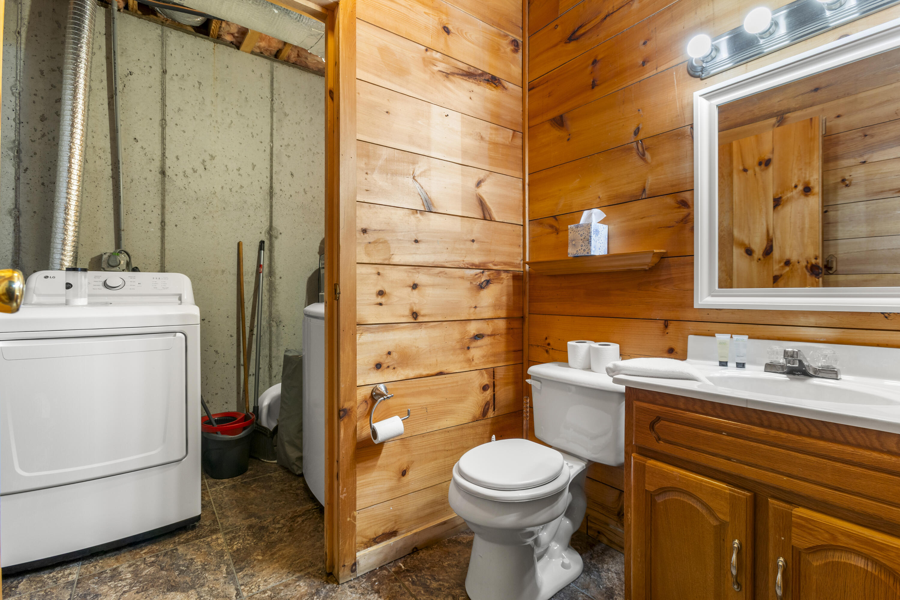 77 Lloyd Lane Property Photo 32