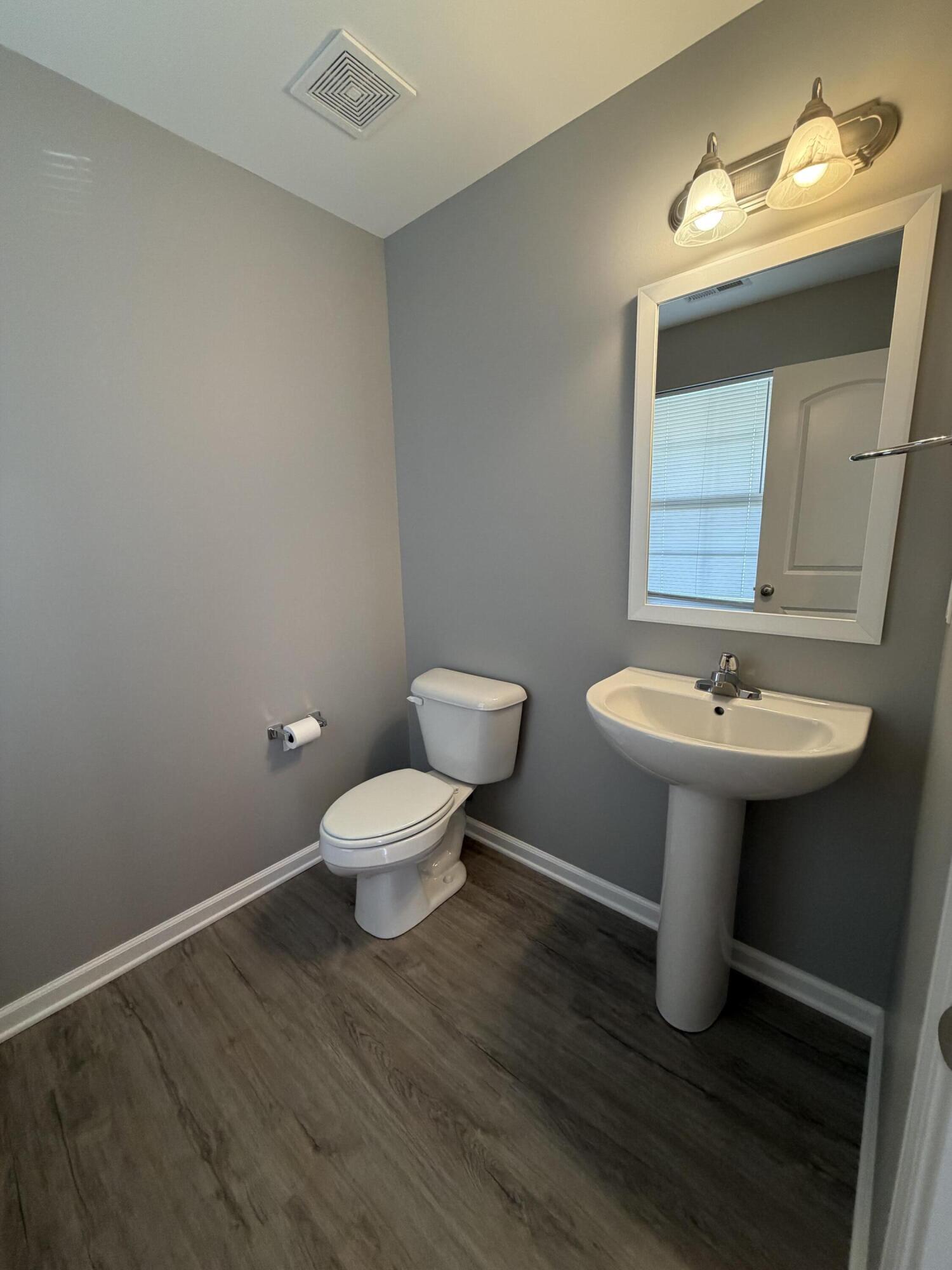 2460 Feathersound Way Property Photo 5