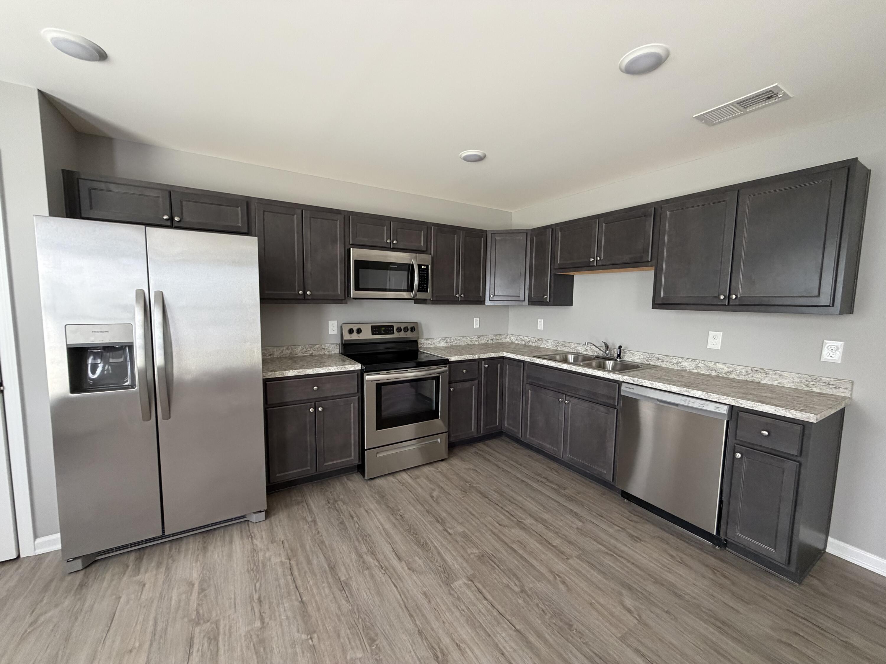 2460 Feathersound Way Property Photo 12