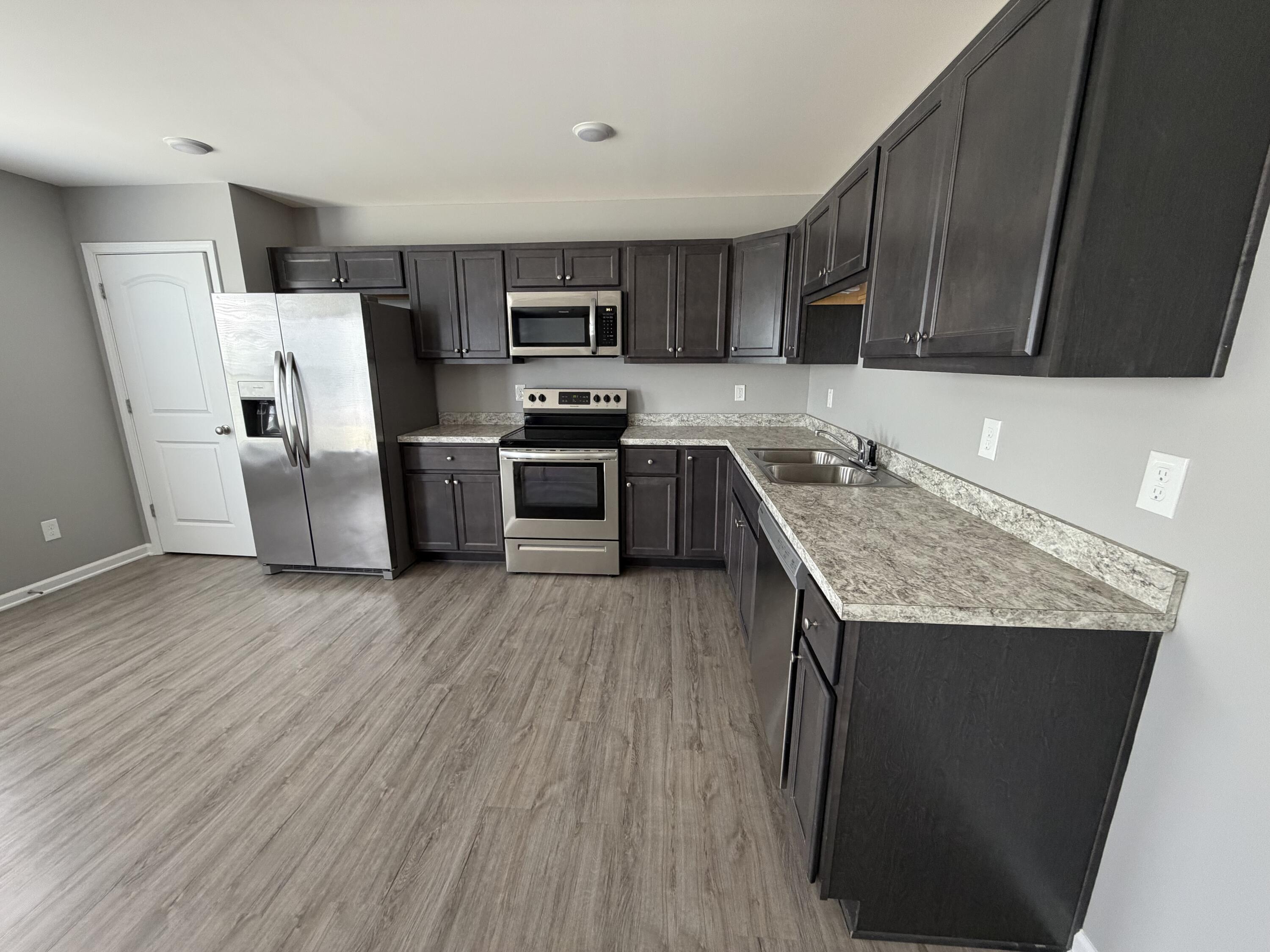 2460 Feathersound Way Property Photo 13