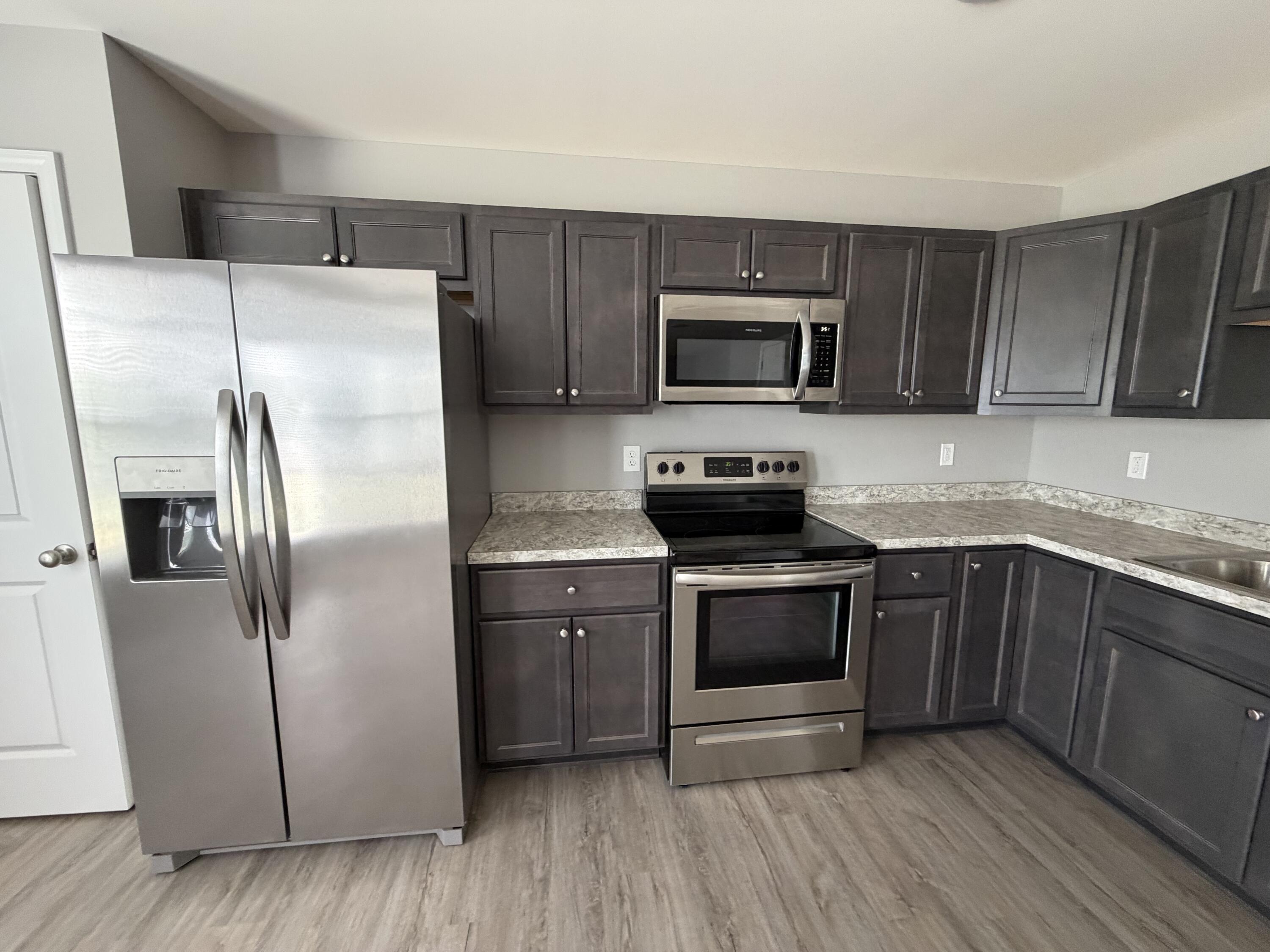 2460 Feathersound Way Property Photo 14
