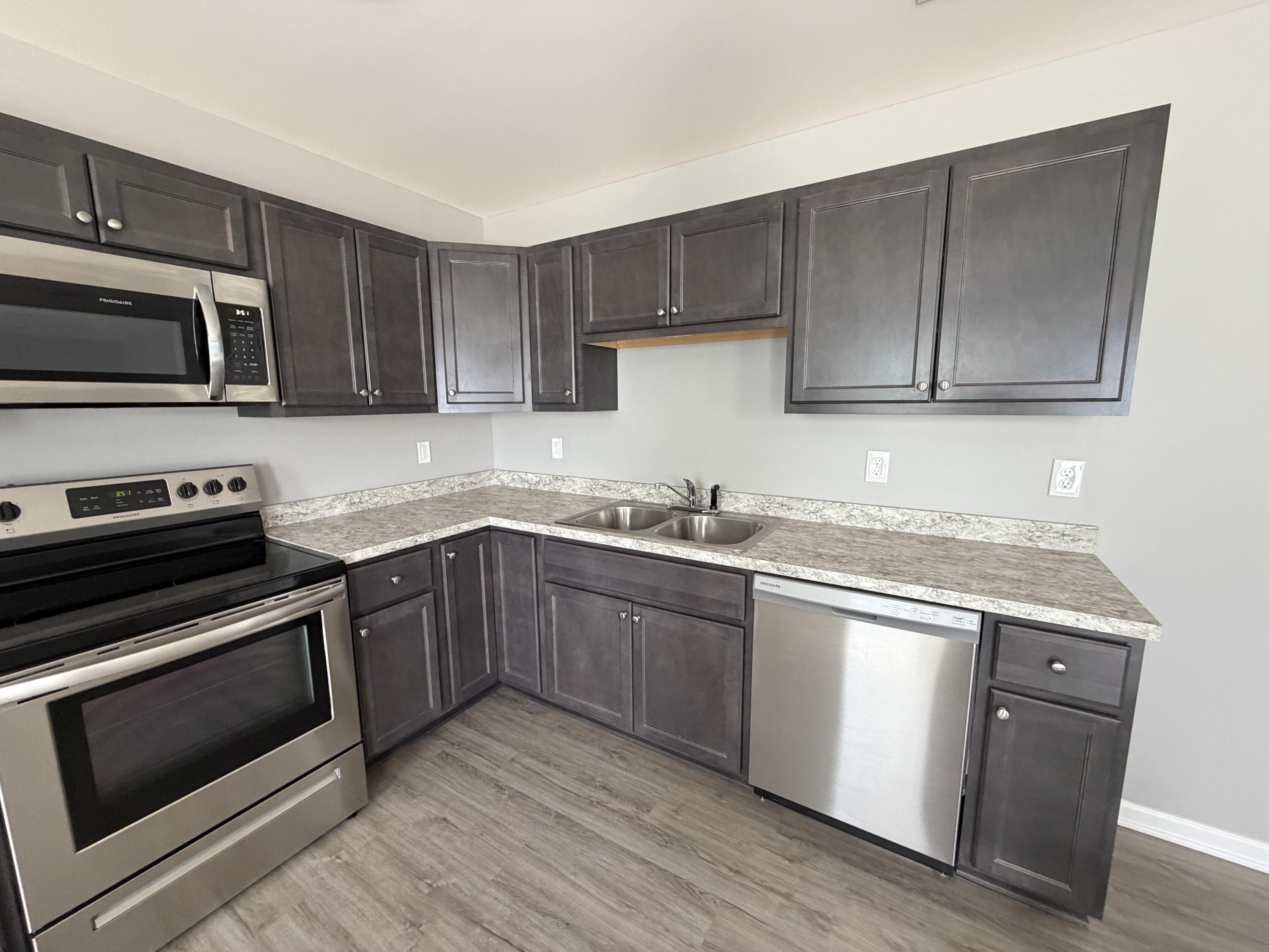 2460 Feathersound Way Property Photo 15