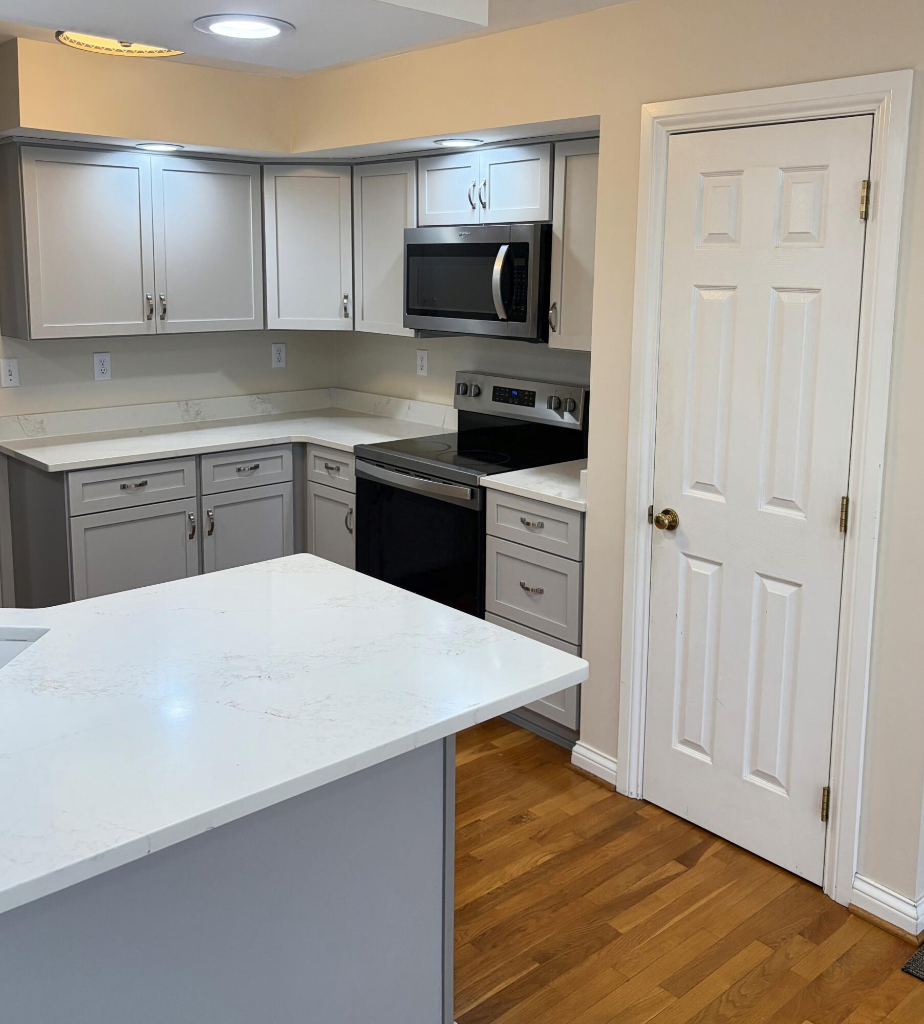 1336 Glenview Drive Property Photo 2