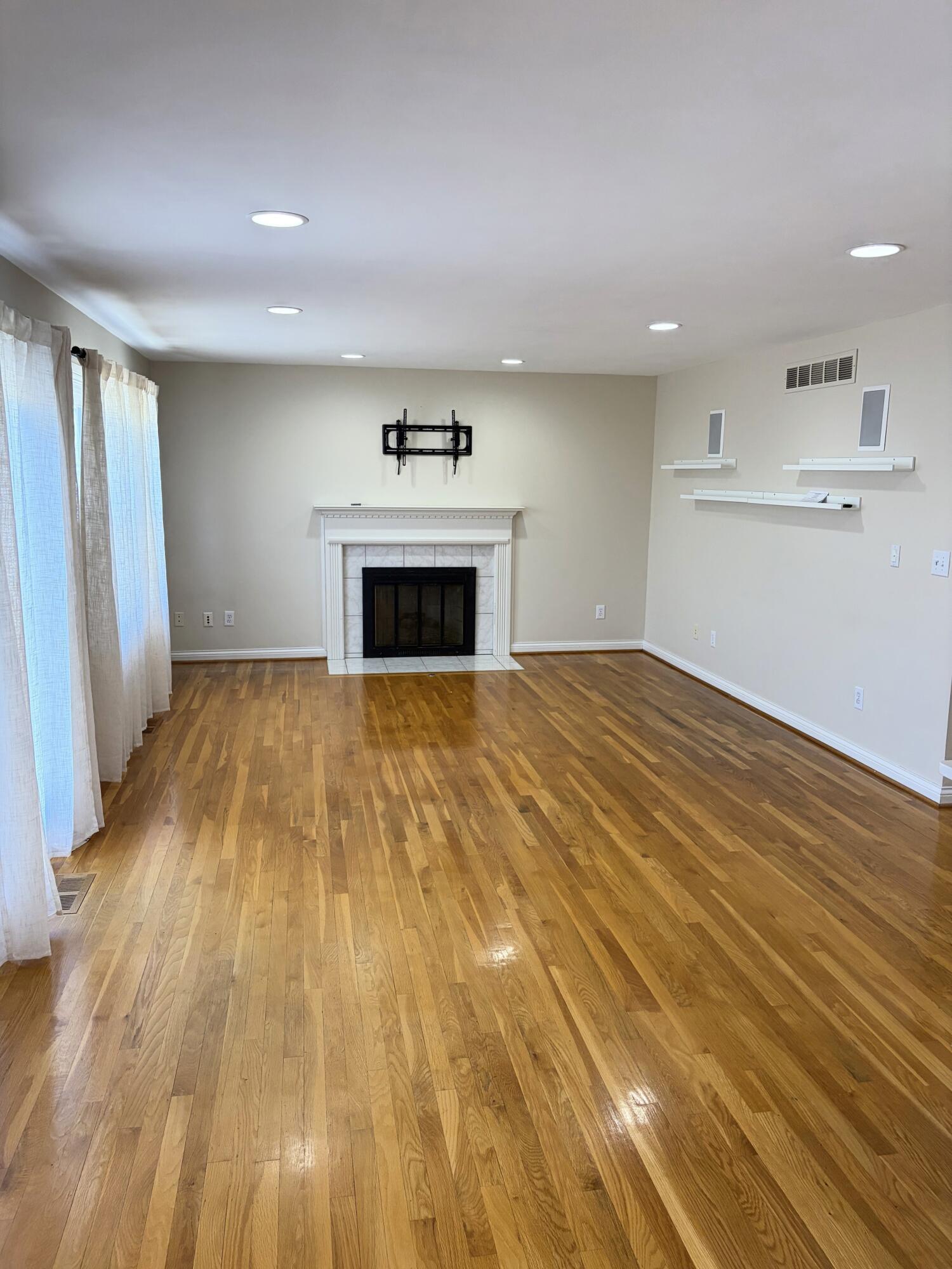 1336 Glenview Drive Property Photo 4