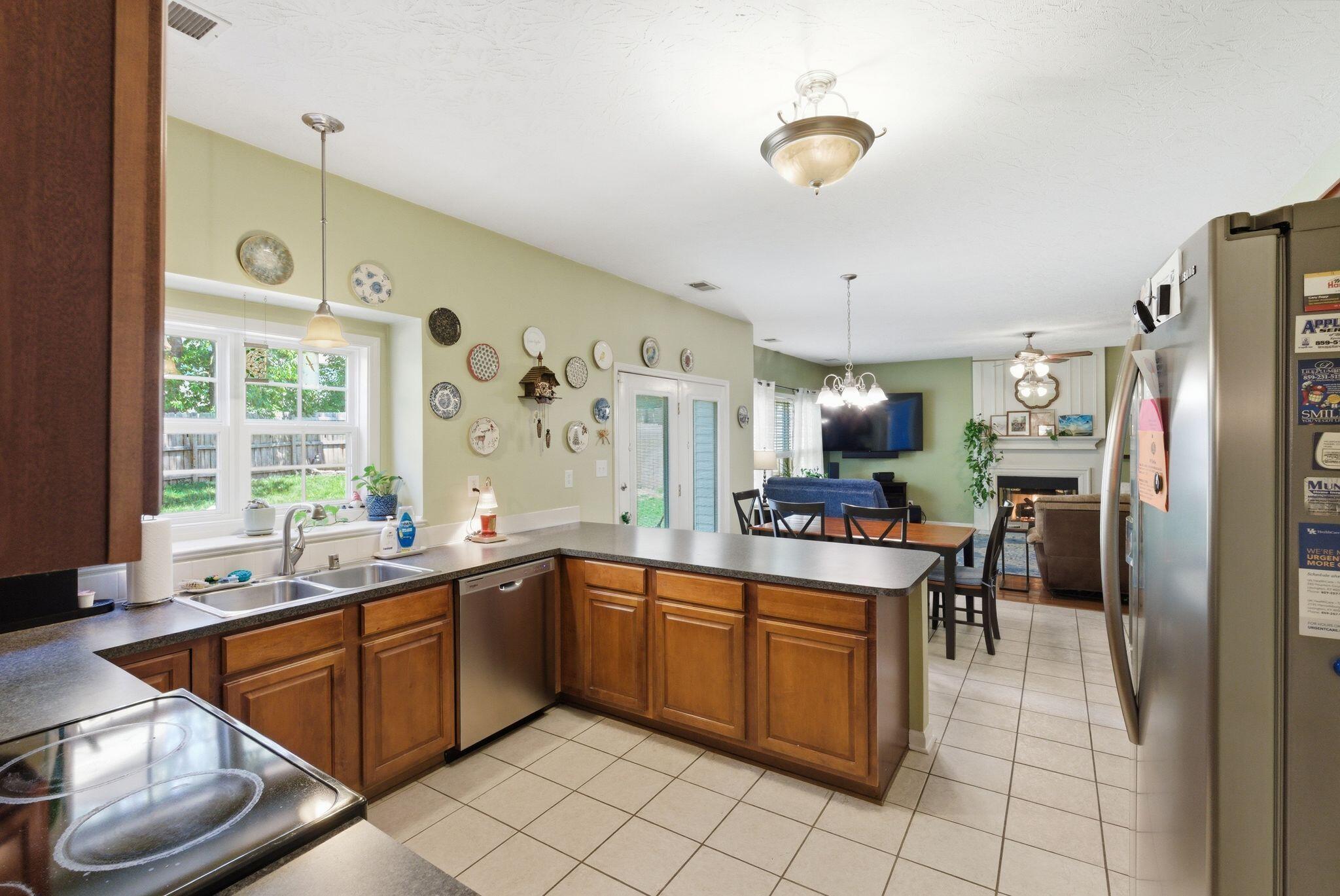 925 Seneca Park Property Photo 8