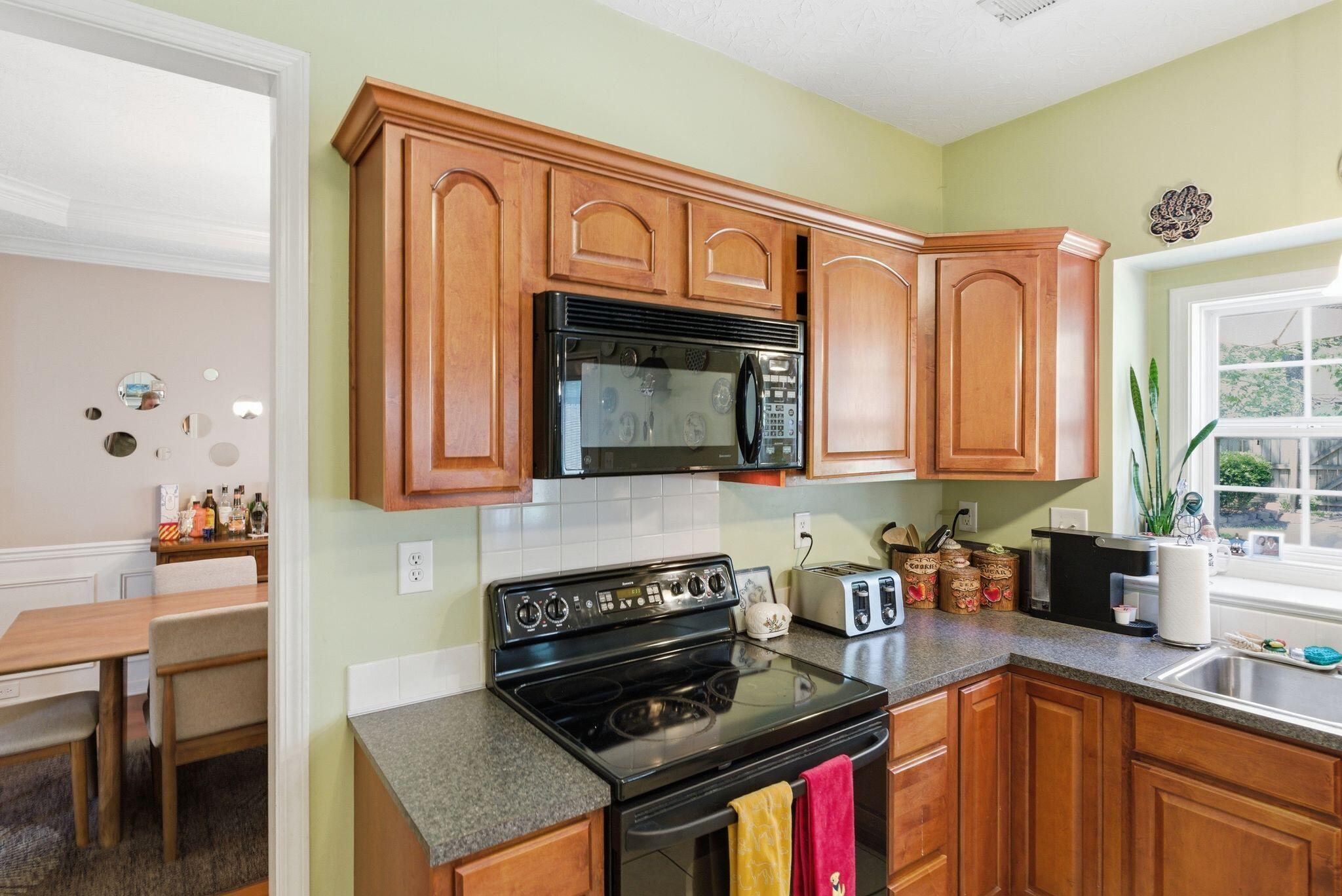 925 Seneca Park Property Photo 9