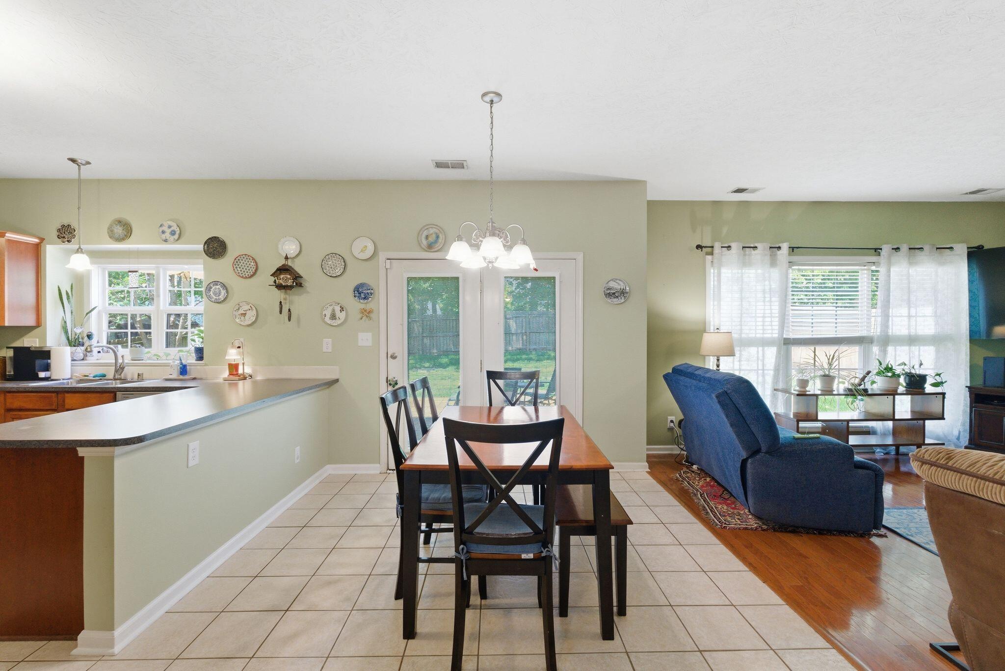 925 Seneca Park Property Photo 13