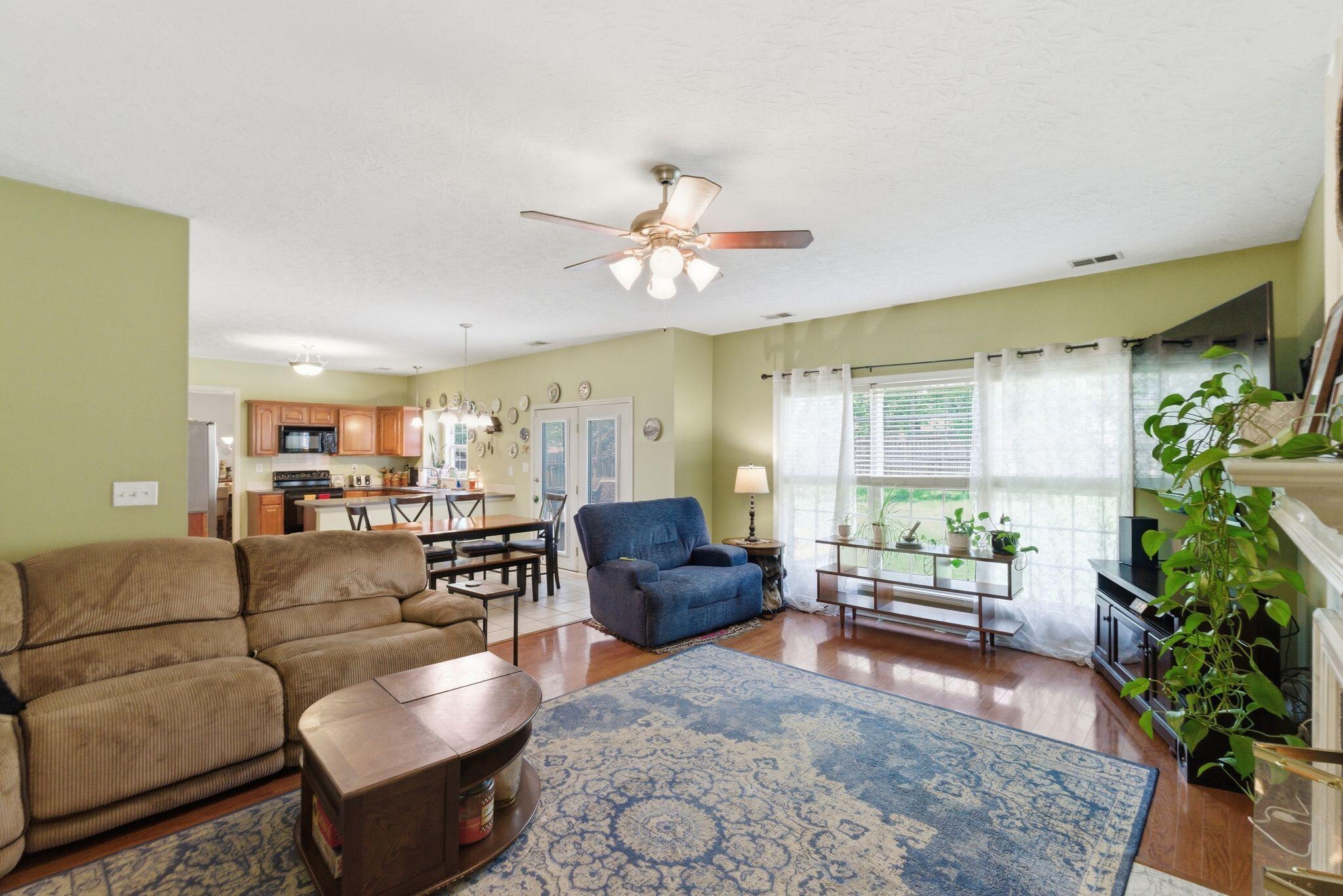 925 Seneca Park Property Photo 16