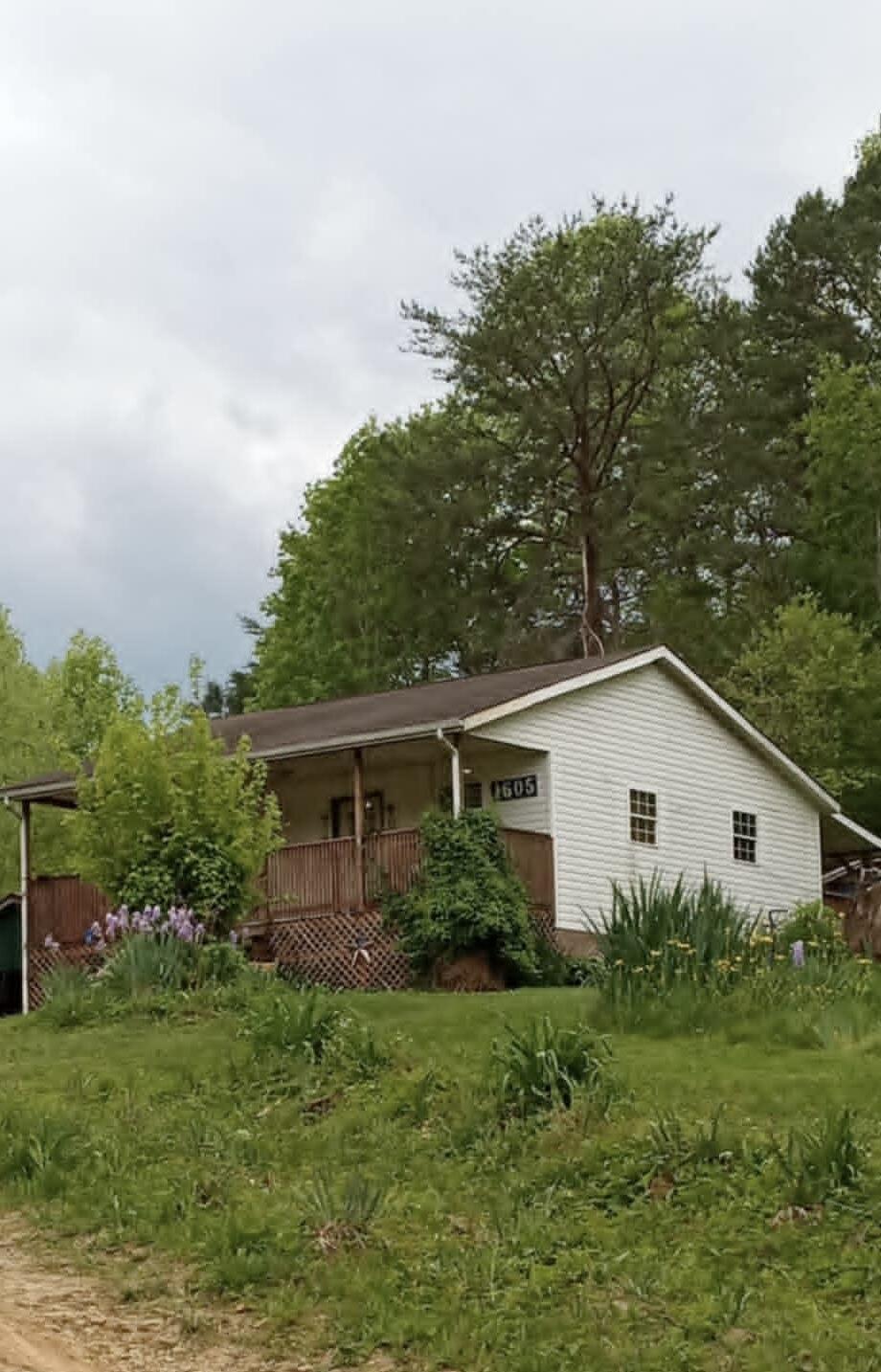 1605 Tiny Branch Road Property Photo 1