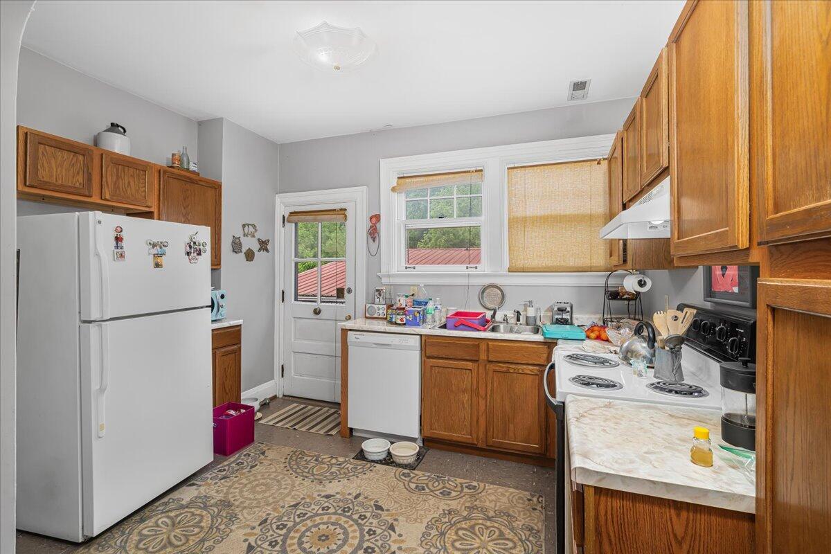 506 Steele Street 1-5 Property Photo 13