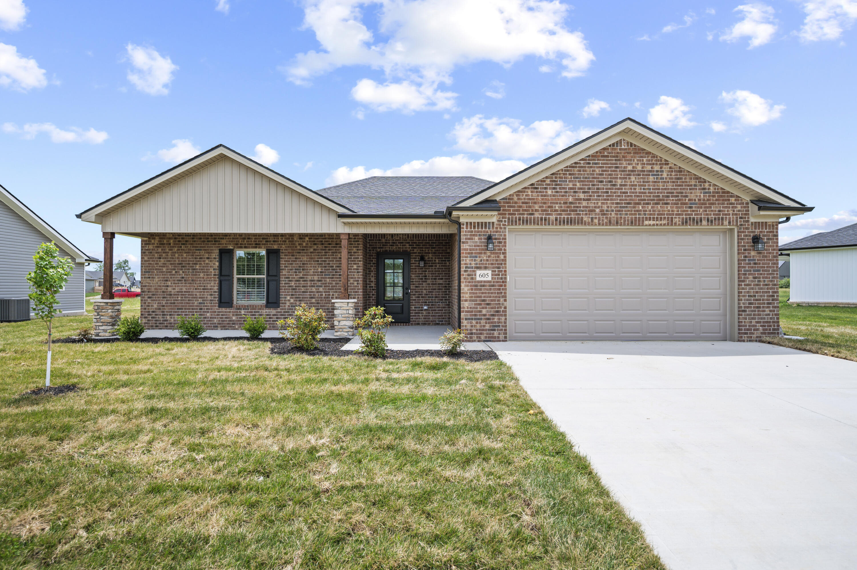 605 Comanche Drive Property Photo 1