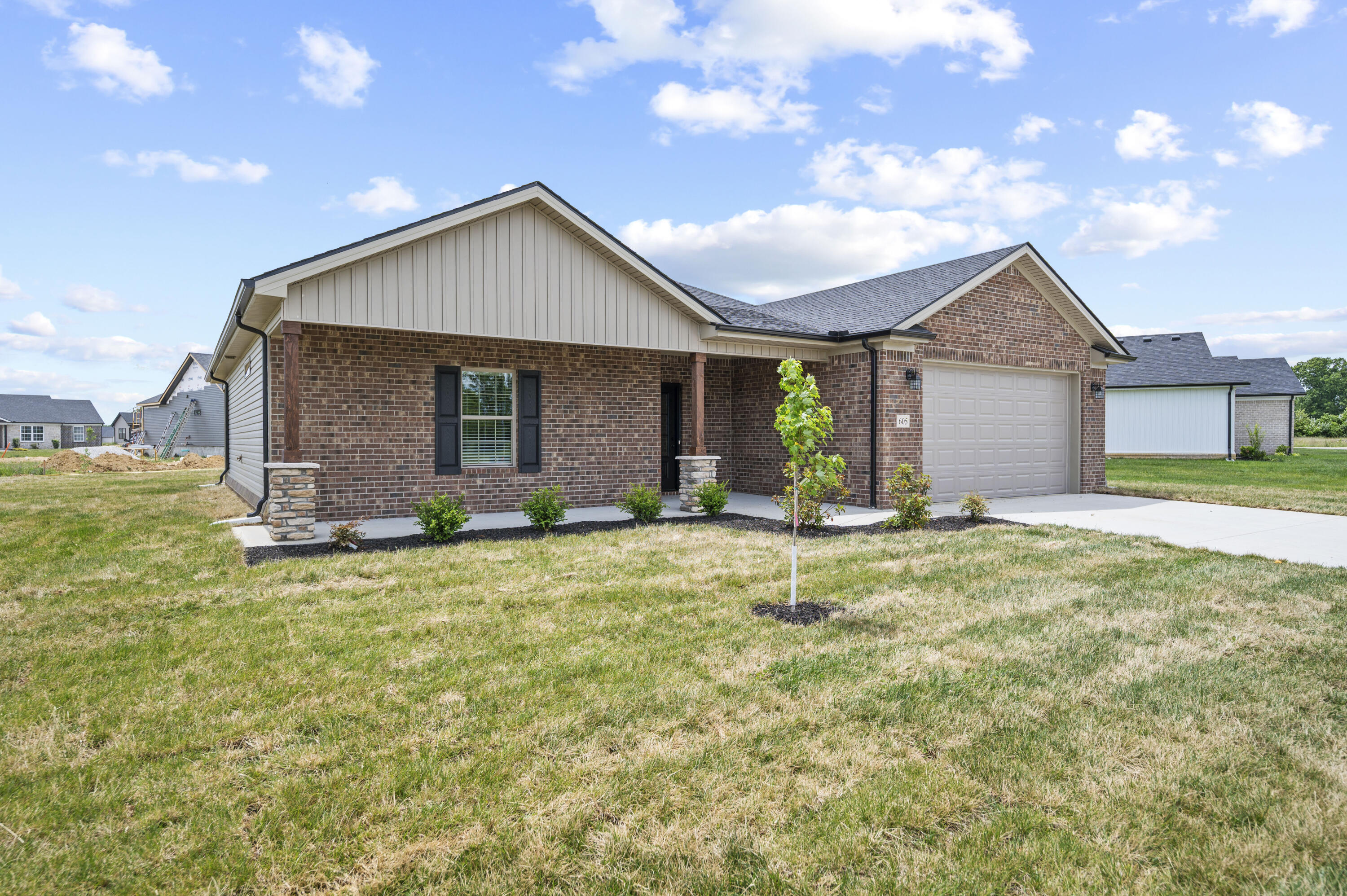 605 Comanche Drive Property Photo 2