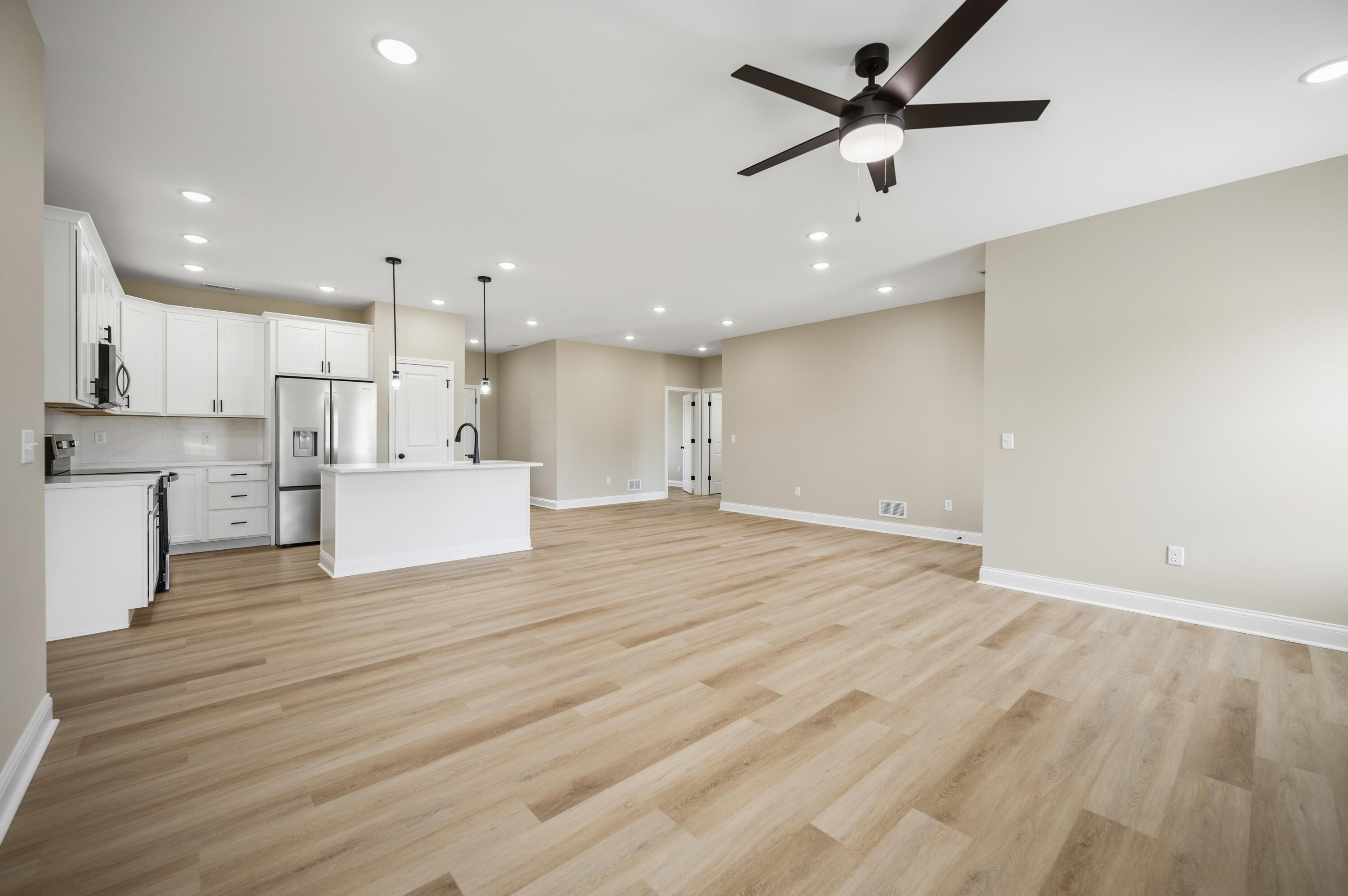 605 Comanche Drive Property Photo 8