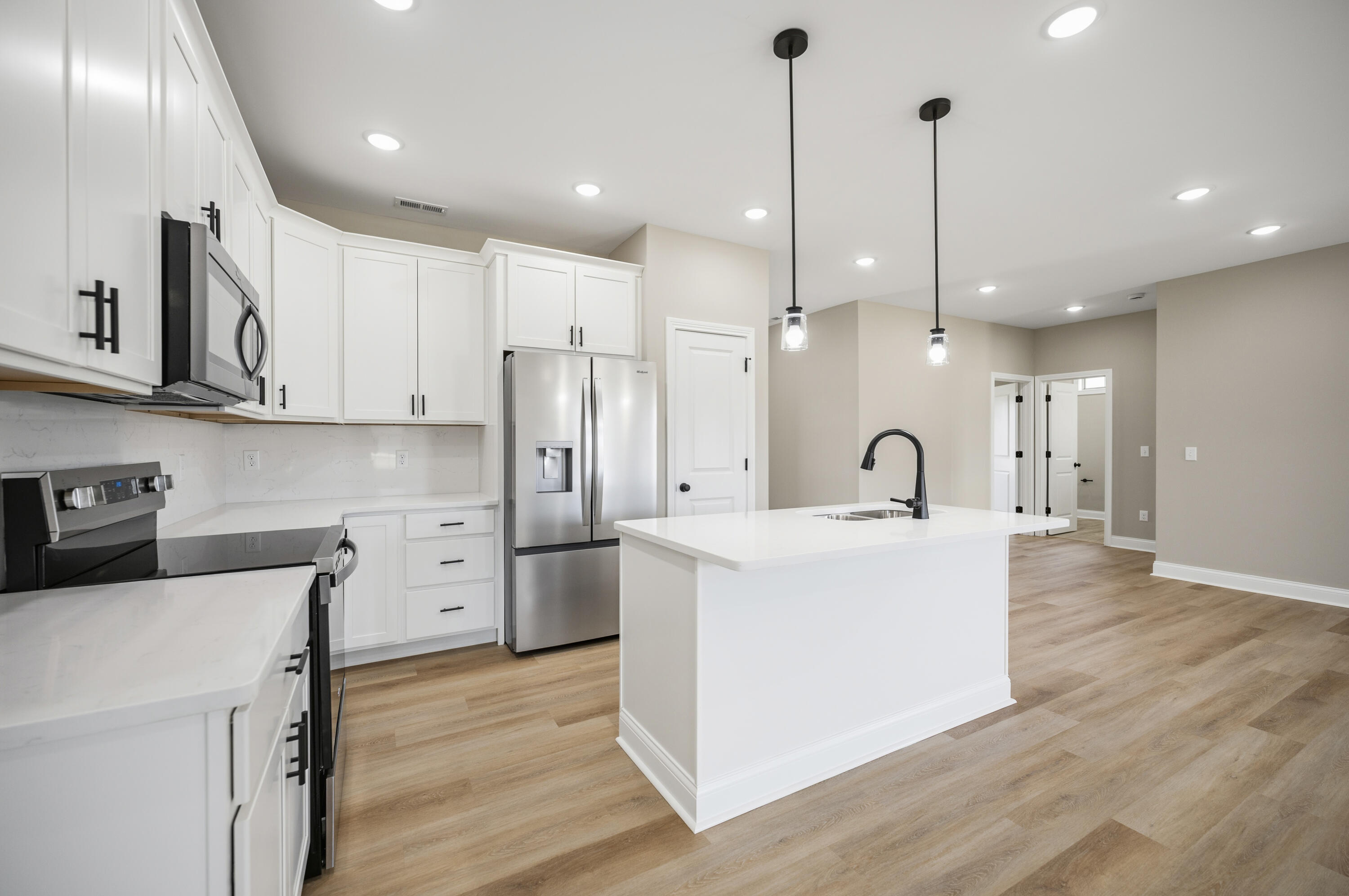 605 Comanche Drive Property Photo 11