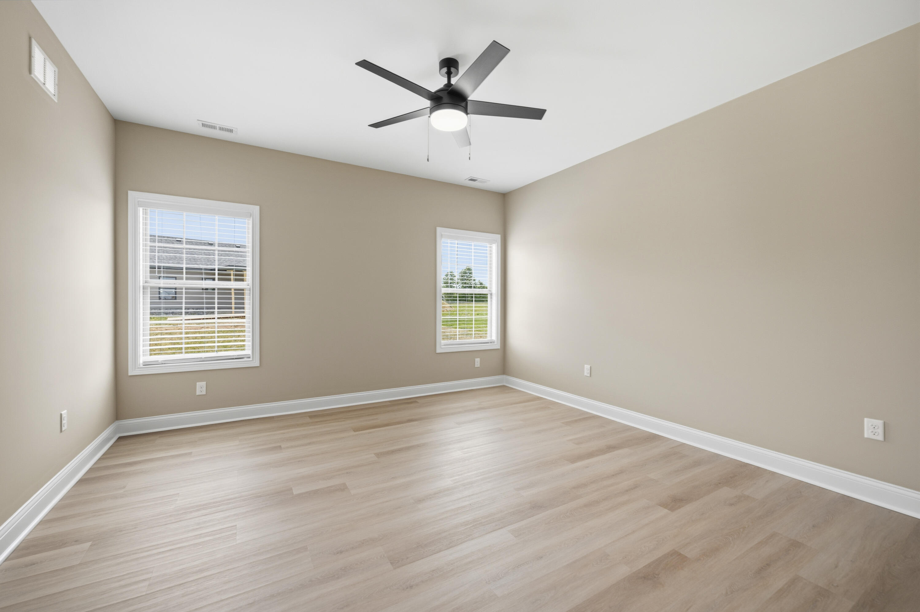 605 Comanche Drive Property Photo 16