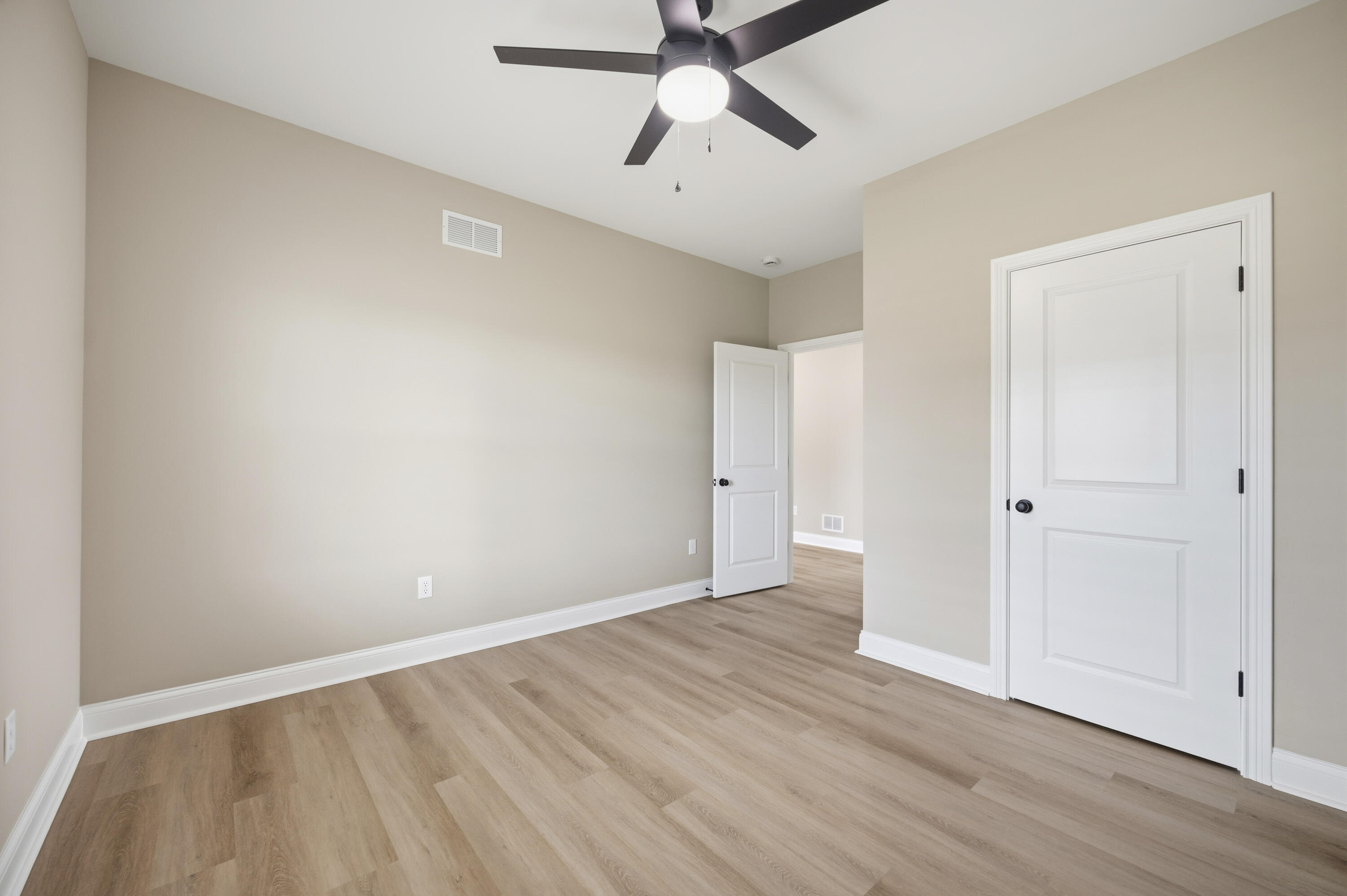 605 Comanche Drive Property Photo 23
