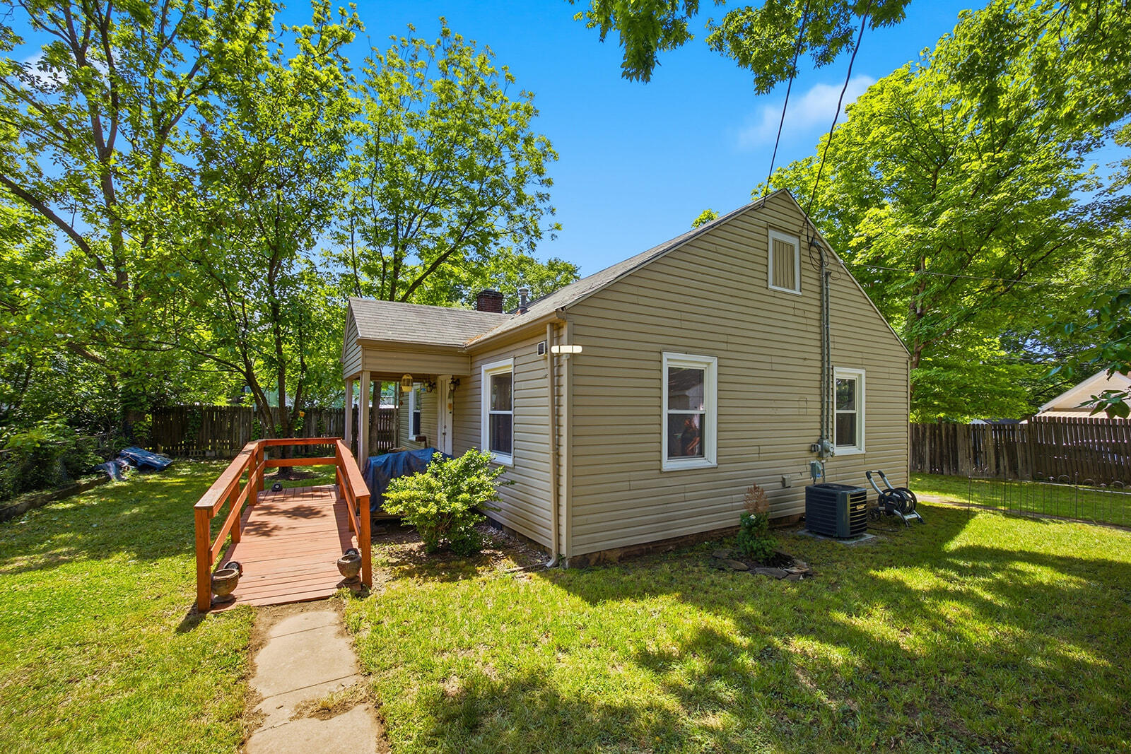 173 1/2 E Main Street Property Photo 4