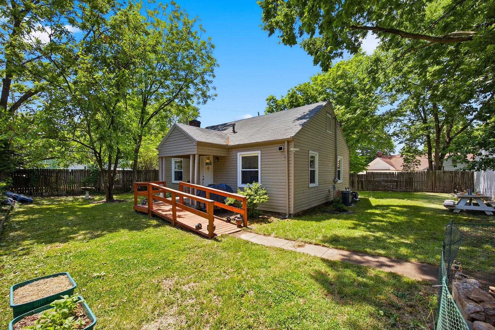 173 1/2 E Main Street Property Photo 6