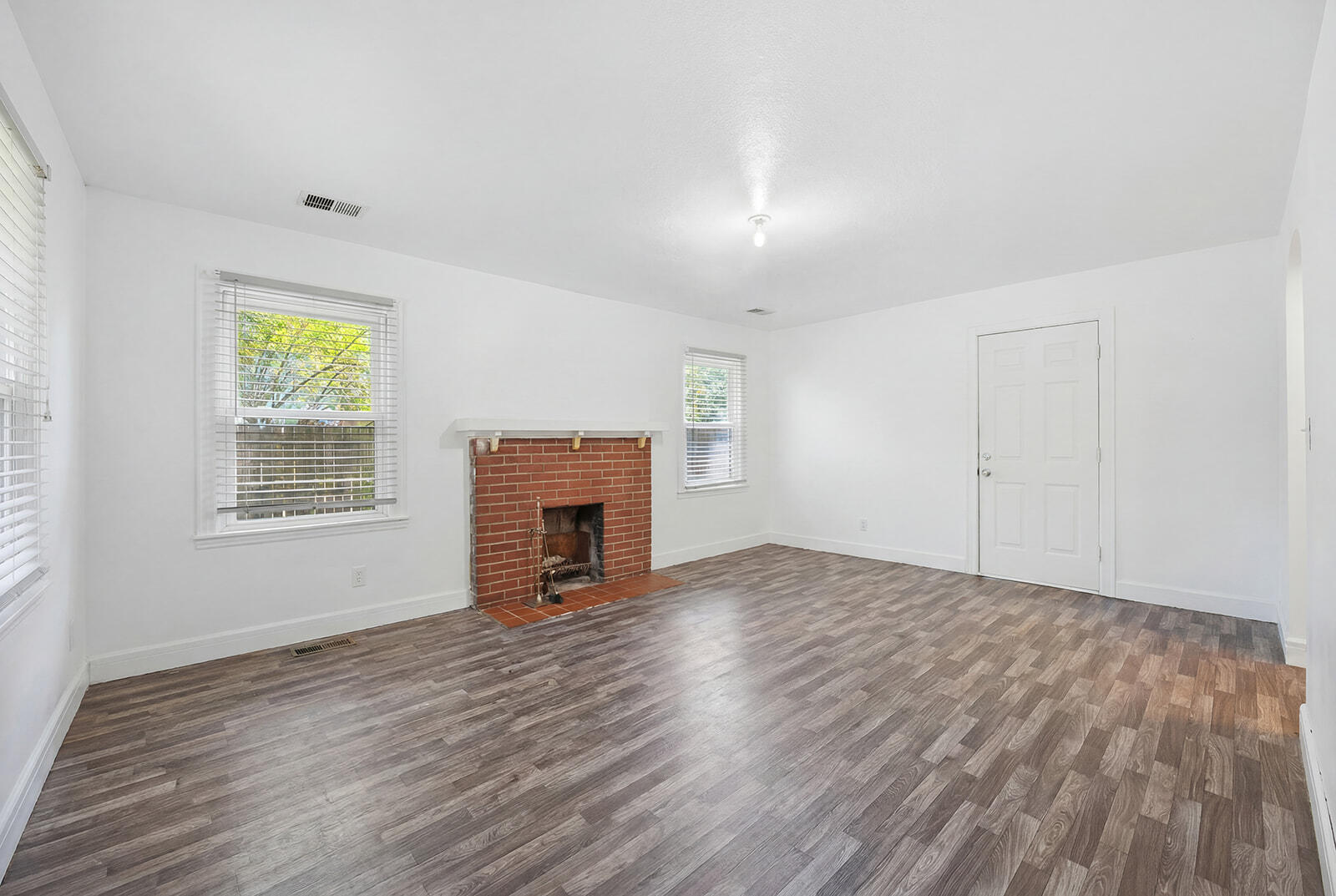 173 1/2 E Main Street Property Photo 12