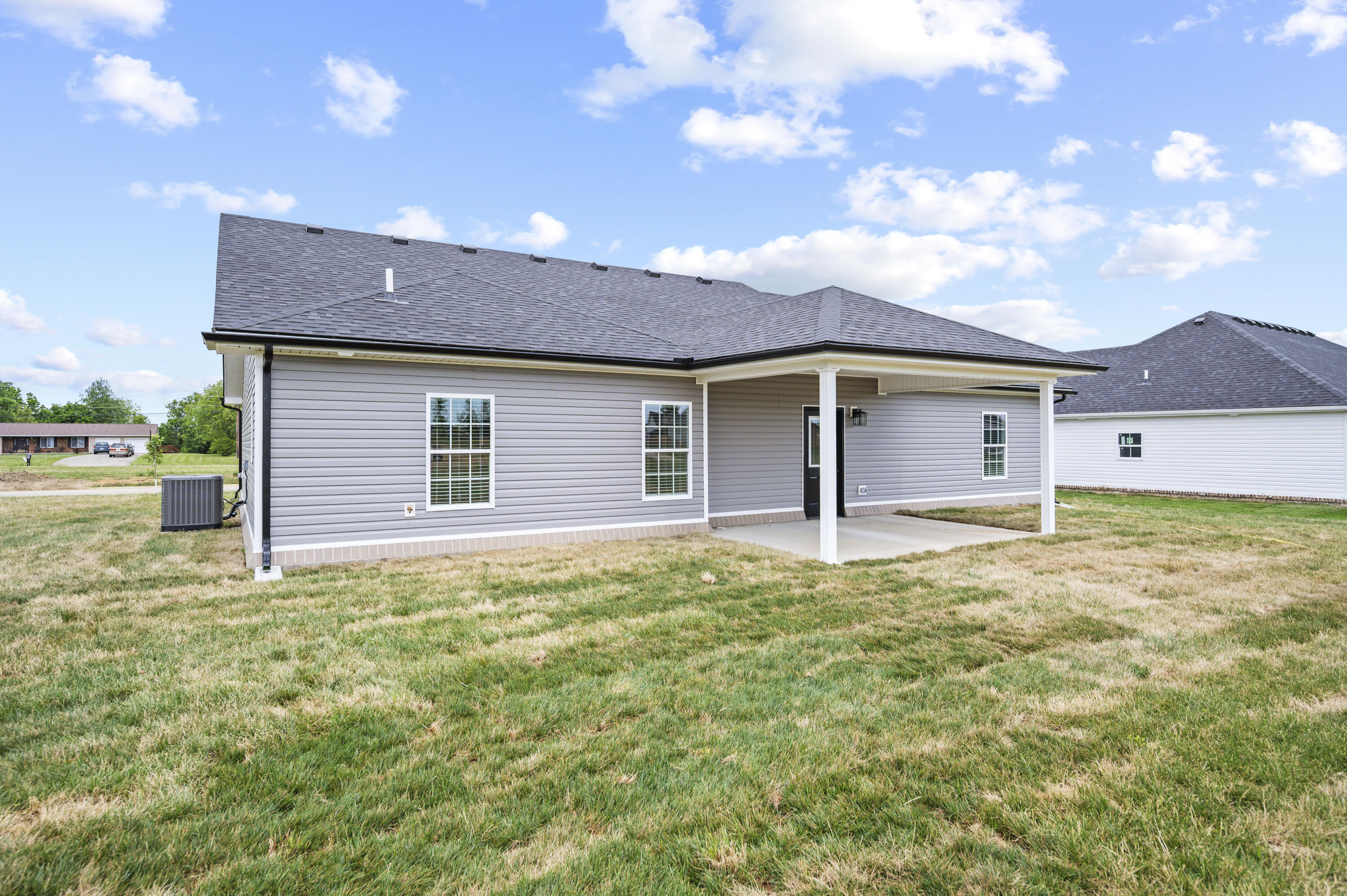 607 Comanche Drive Property Photo 3