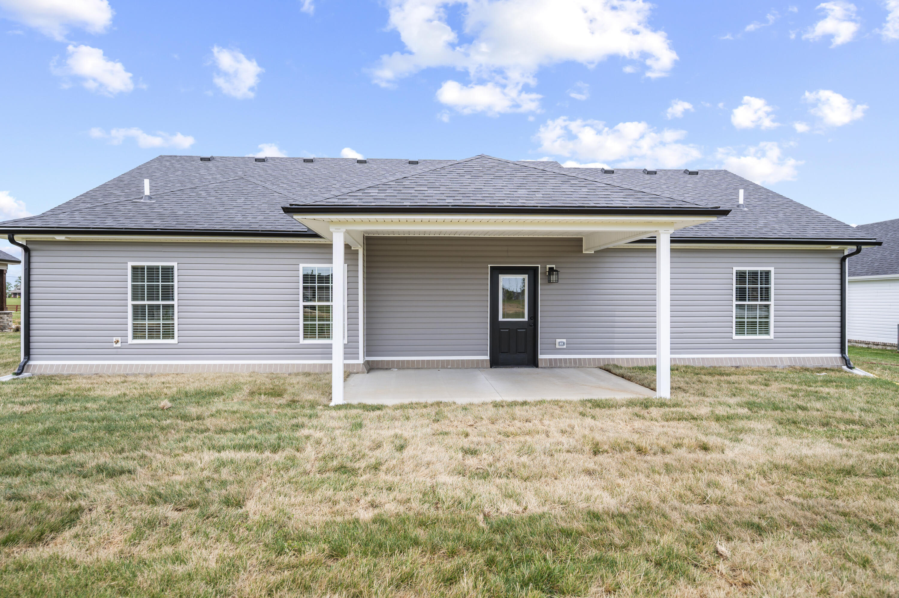607 Comanche Drive Property Photo 4