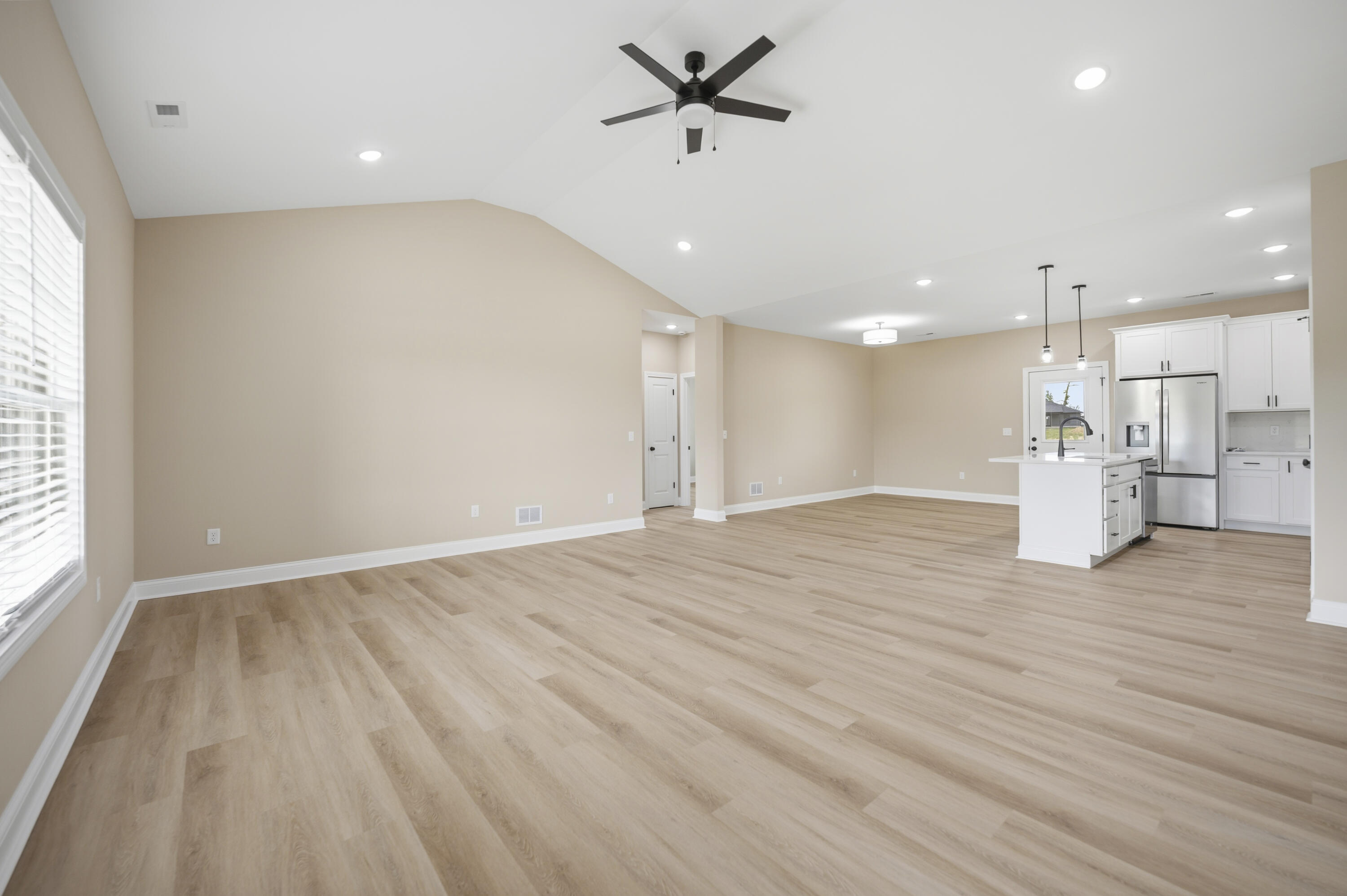 607 Comanche Drive Property Photo 7