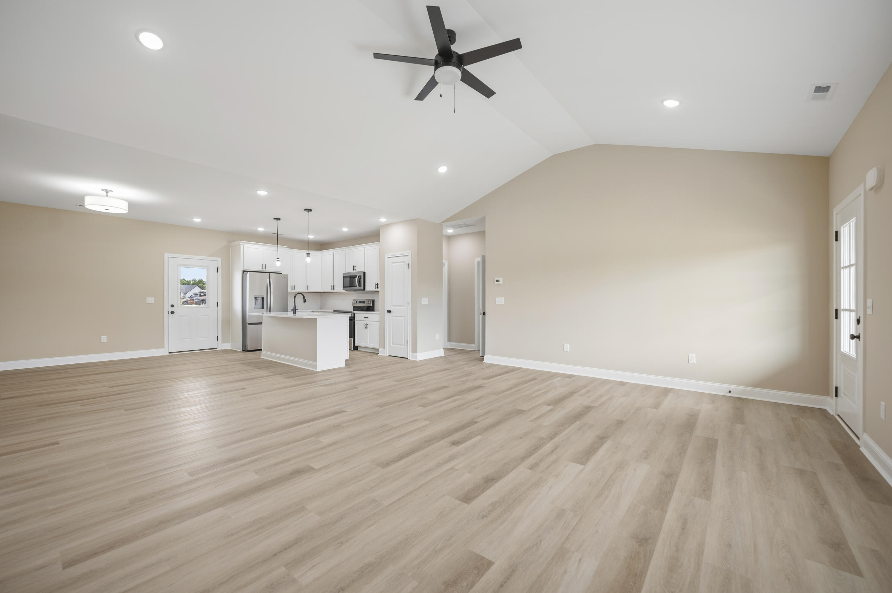 607 Comanche Drive Property Photo 8