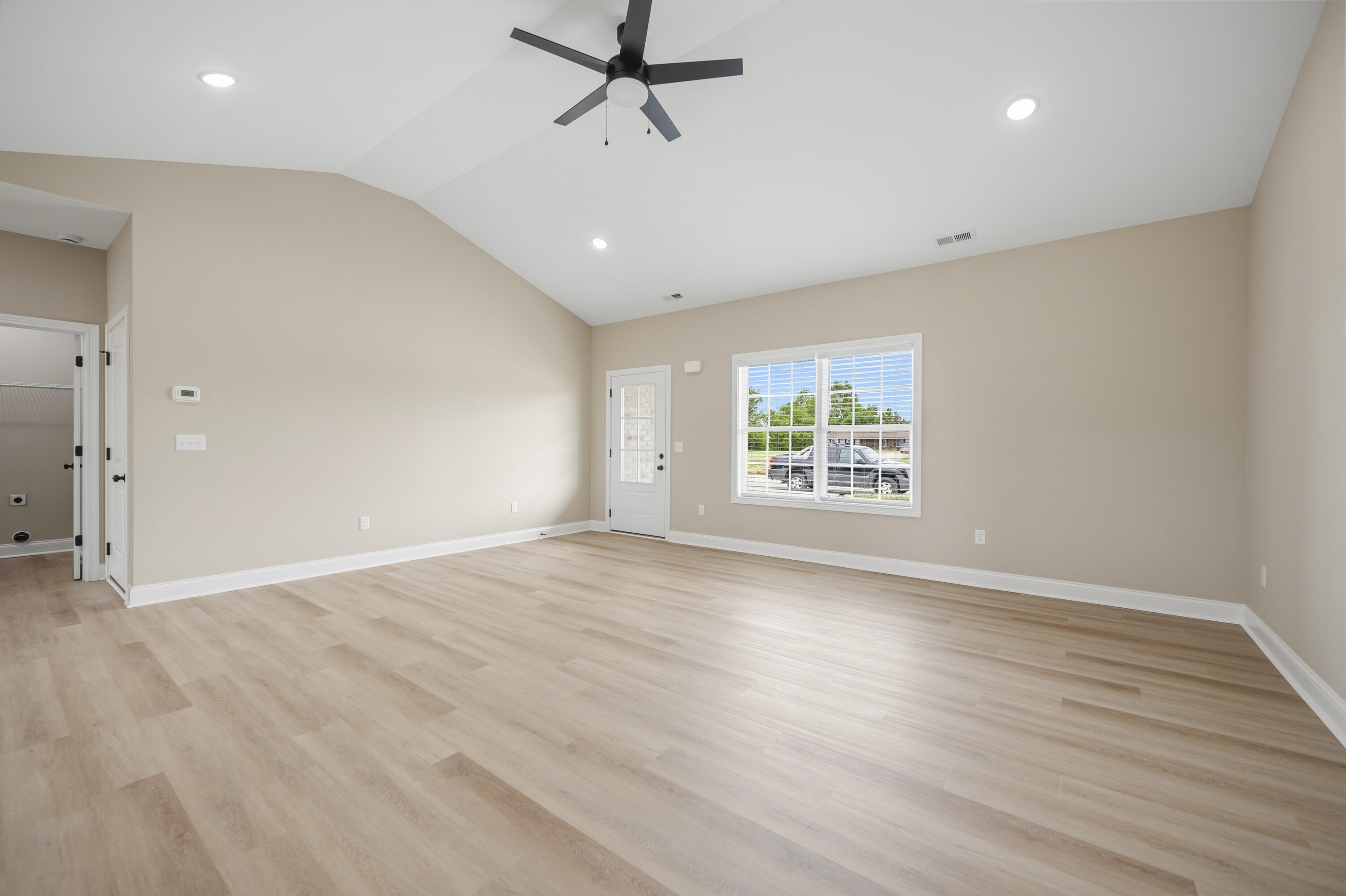 607 Comanche Drive Property Photo 9