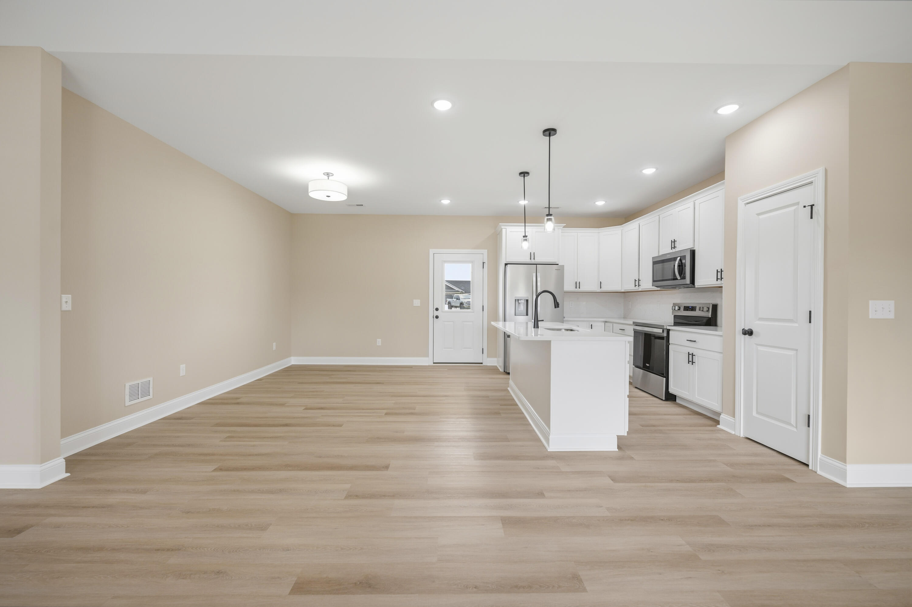 607 Comanche Drive Property Photo 10