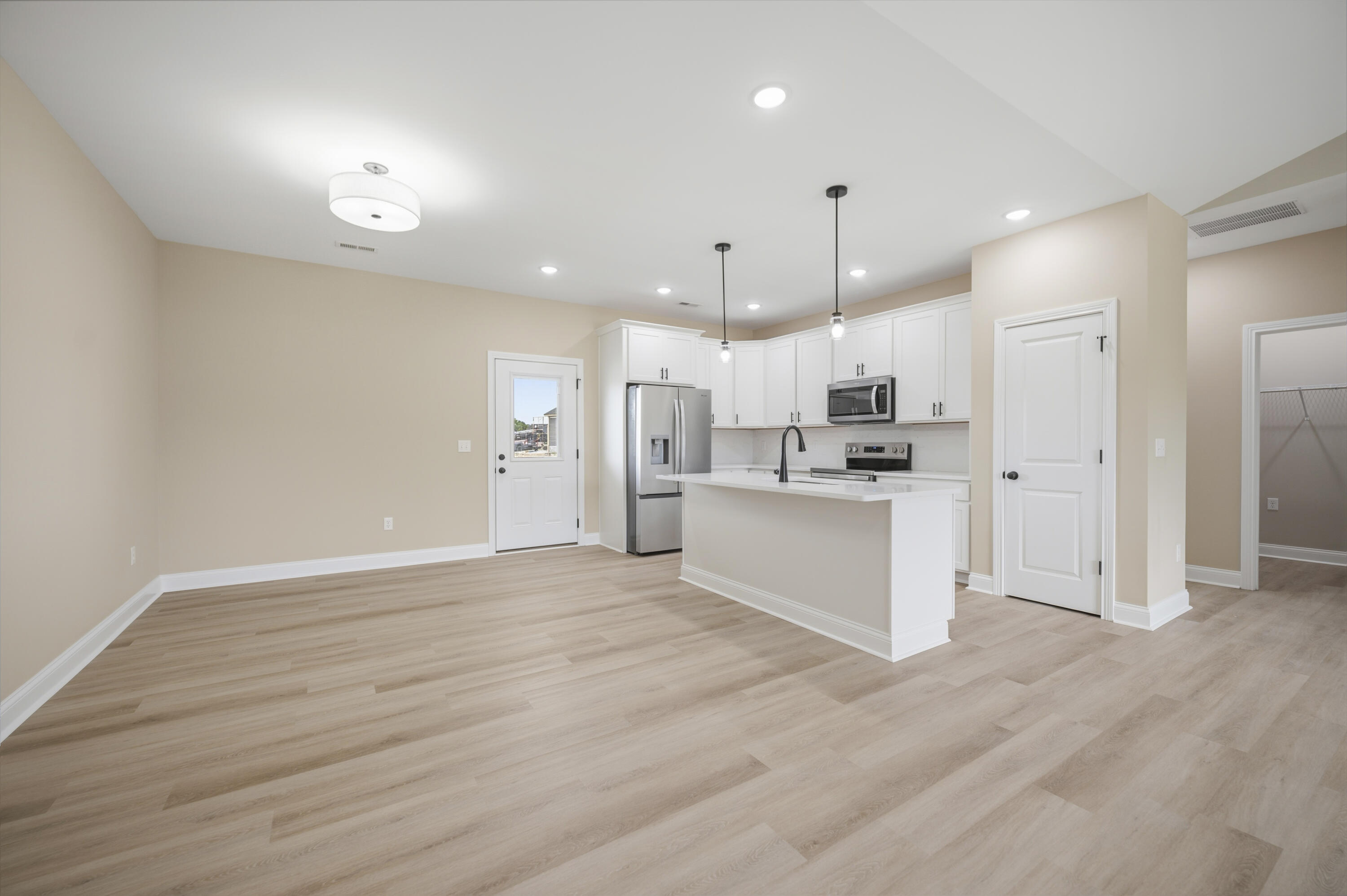 607 Comanche Drive Property Photo 11