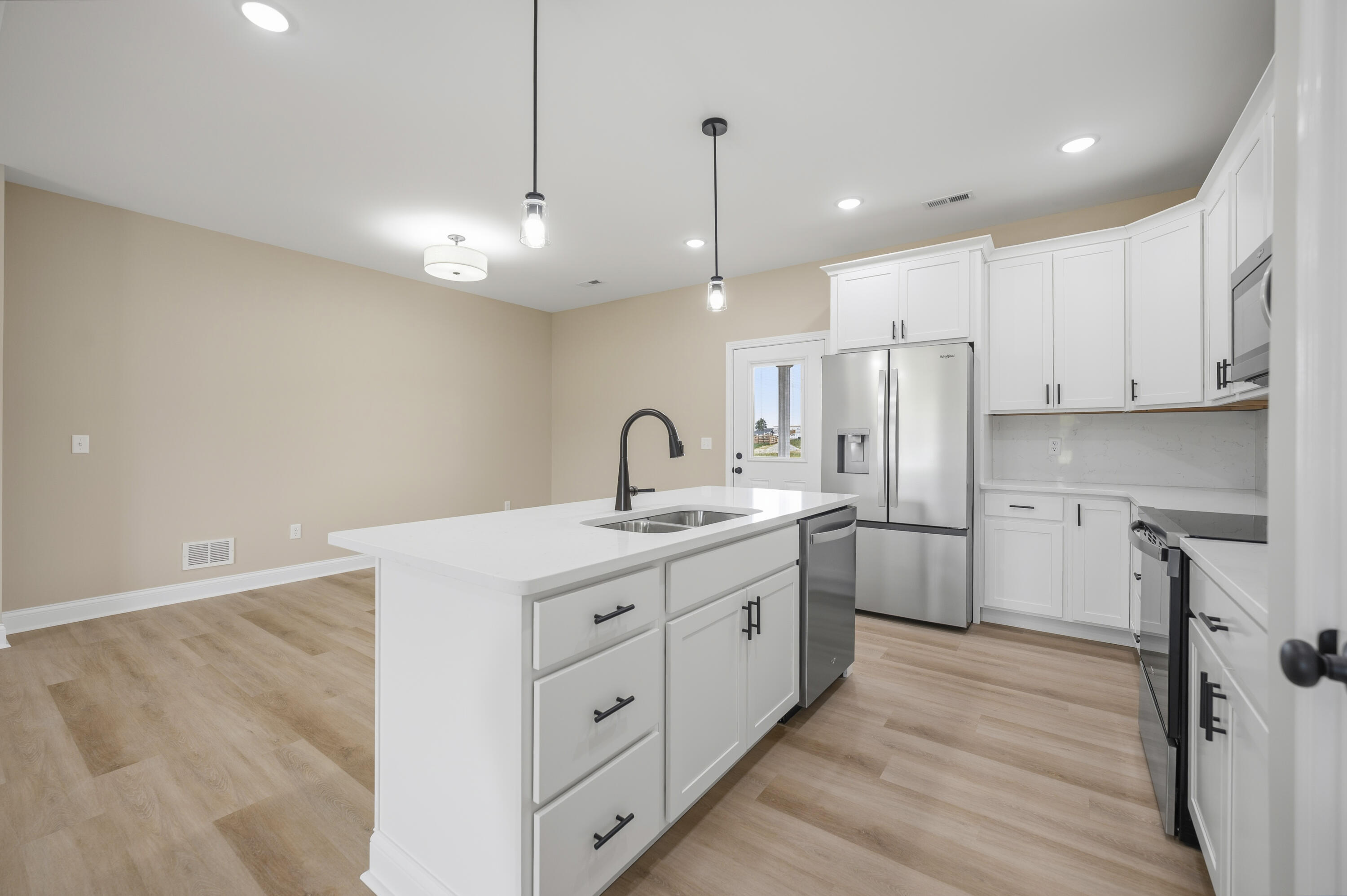 607 Comanche Drive Property Photo 16