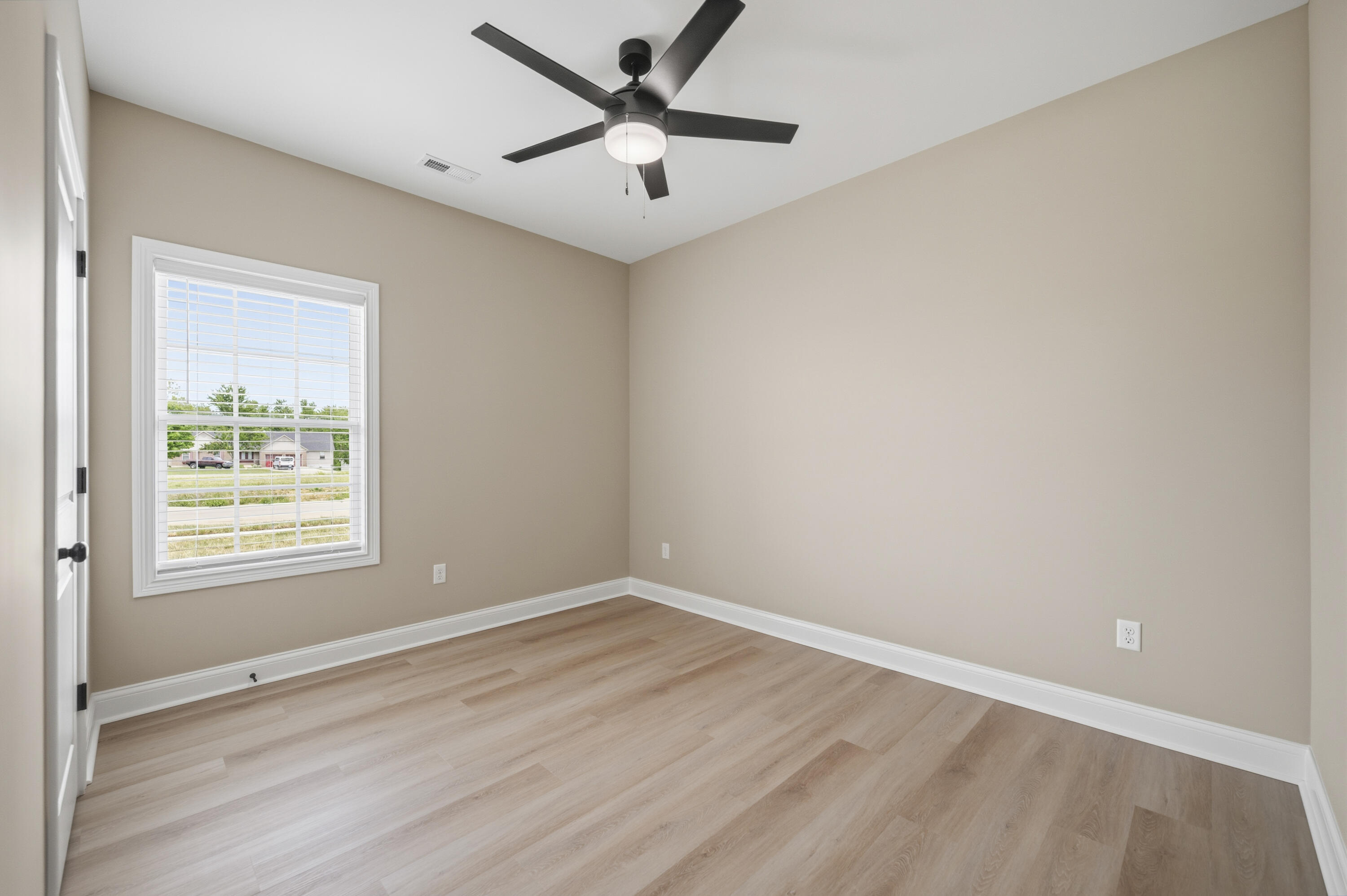 607 Comanche Drive Property Photo 27