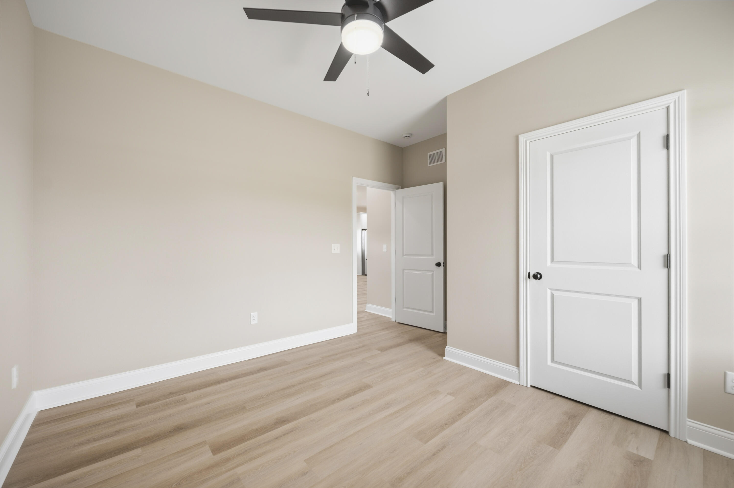 607 Comanche Drive Property Photo 28