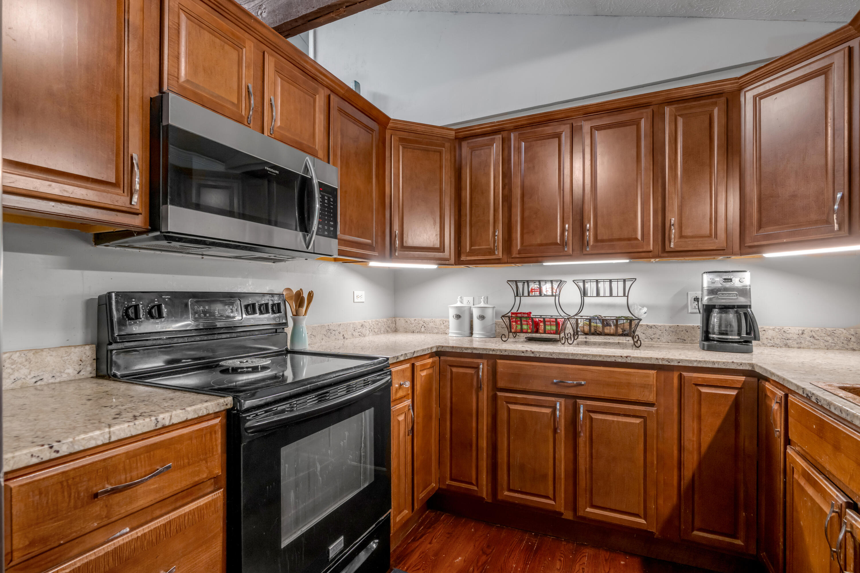 1395 Dix Drive Property Photo 18