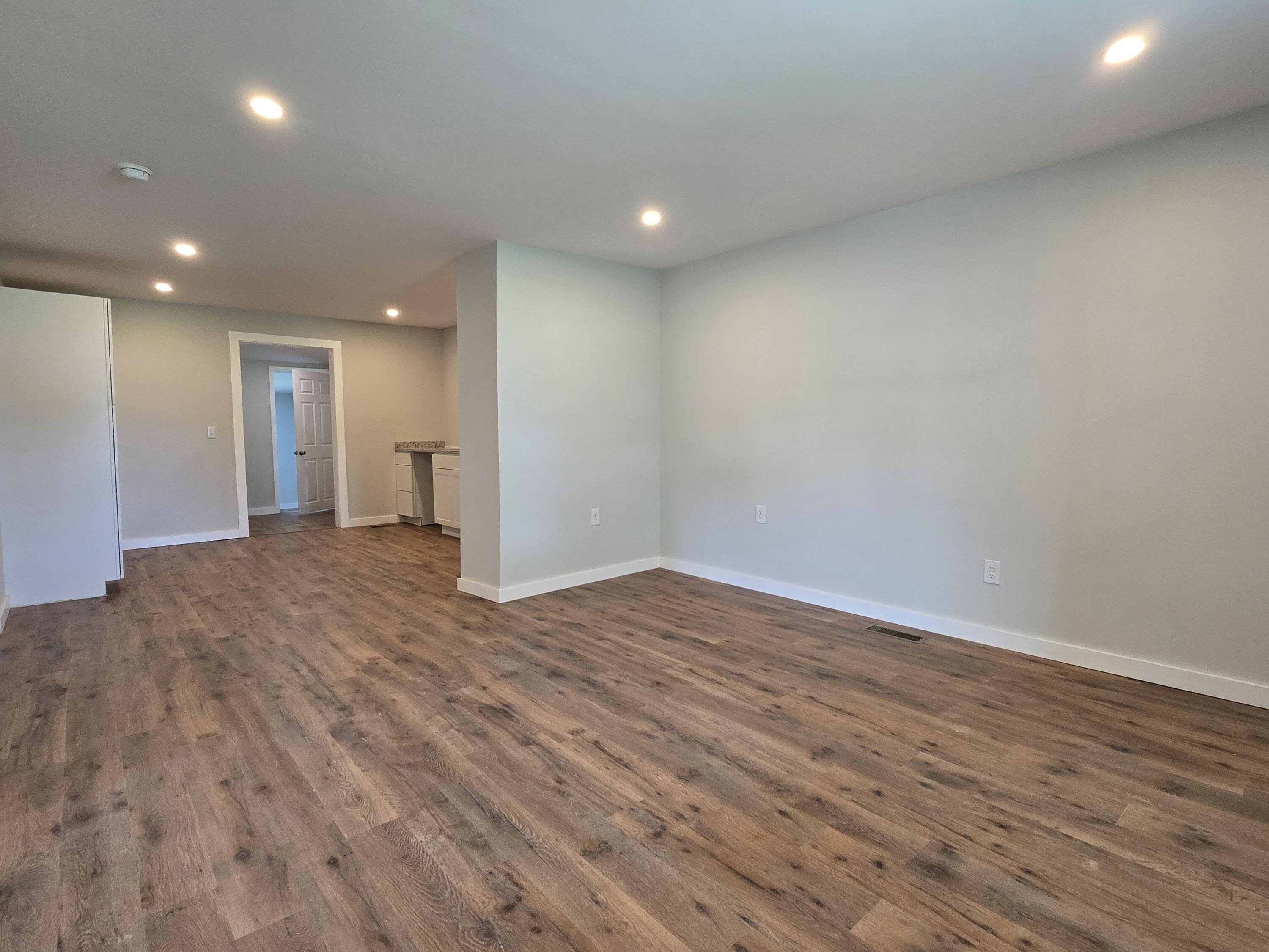 326 Murphy Avenue Property Photo 6