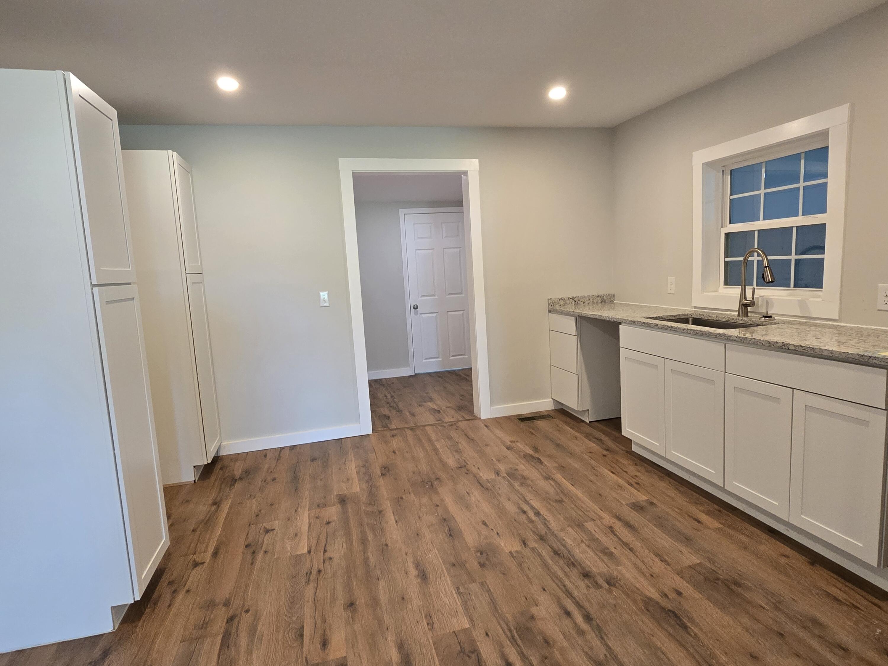 326 Murphy Avenue Property Photo 9