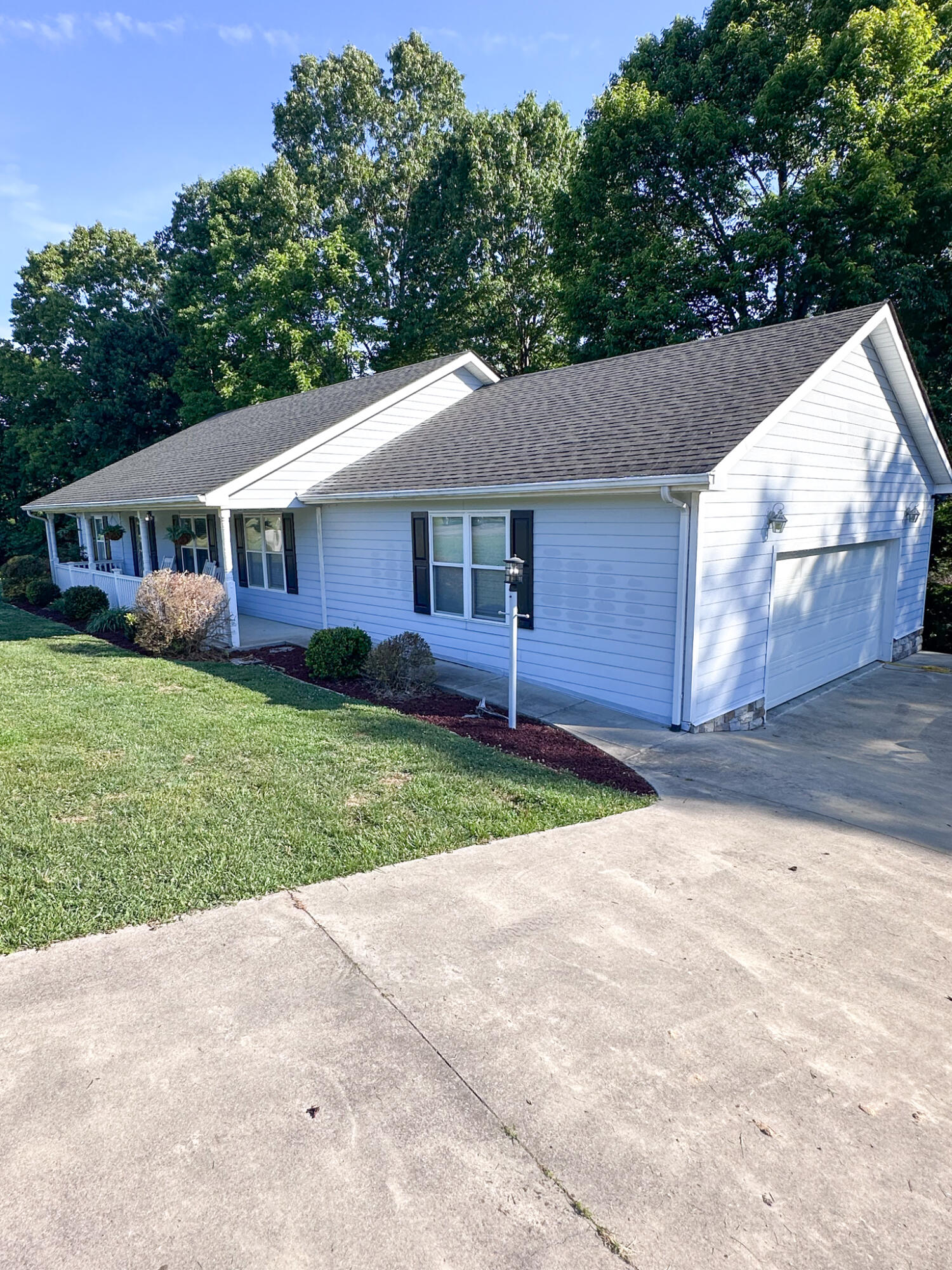 120 Cascade Circle Property Photo 3