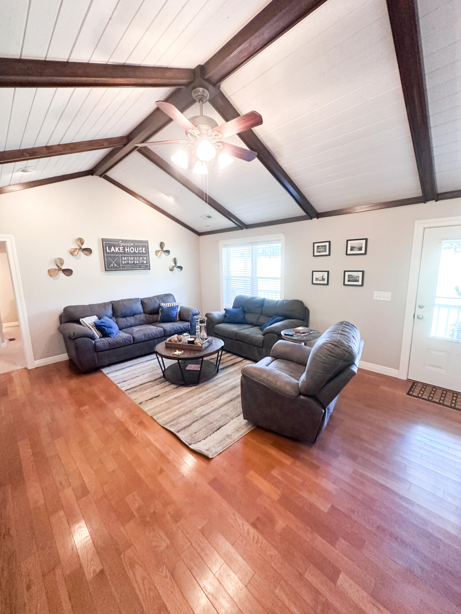 120 Cascade Circle Property Photo 4