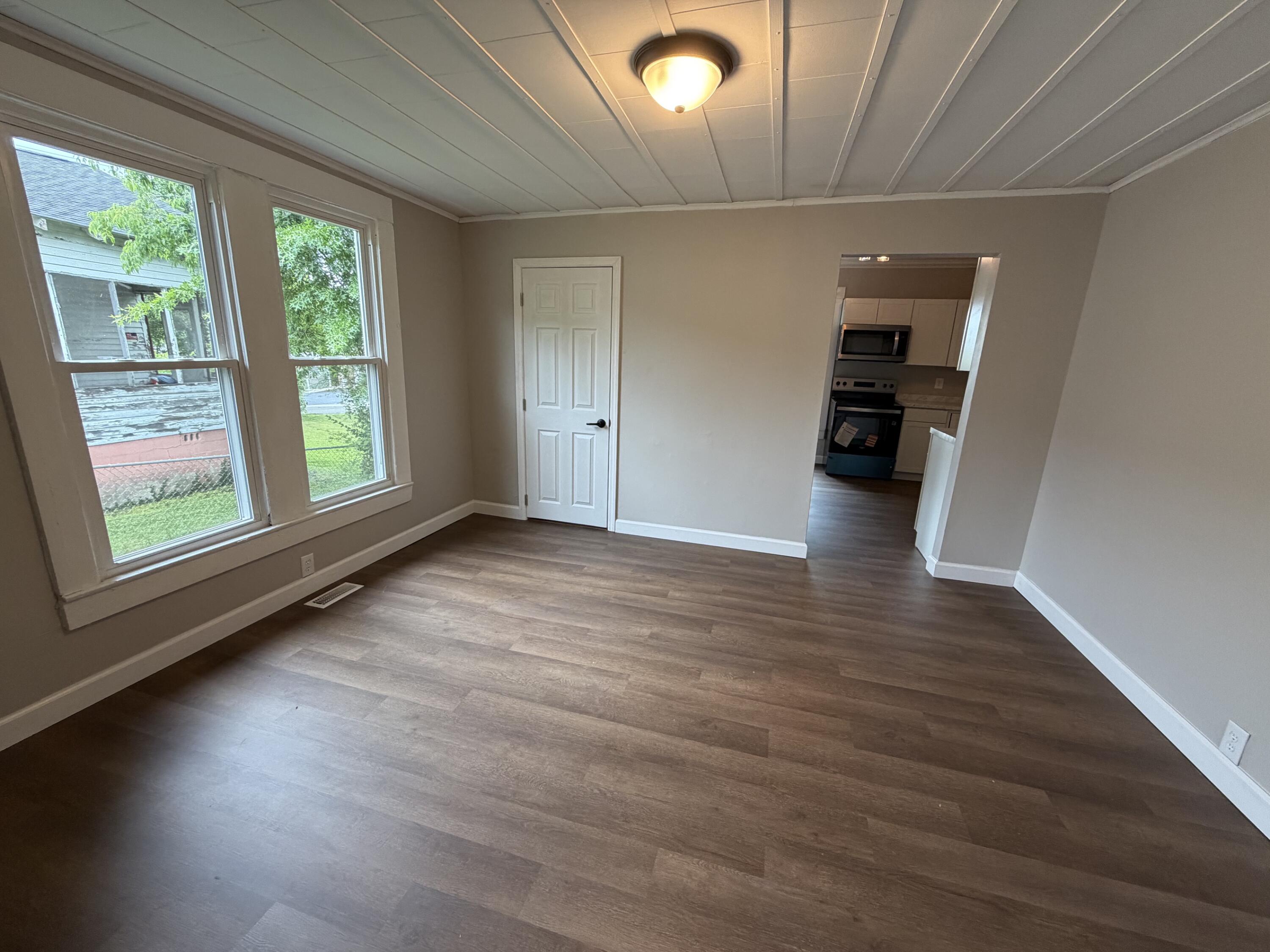 1003 Whitley Avenue Property Photo 6