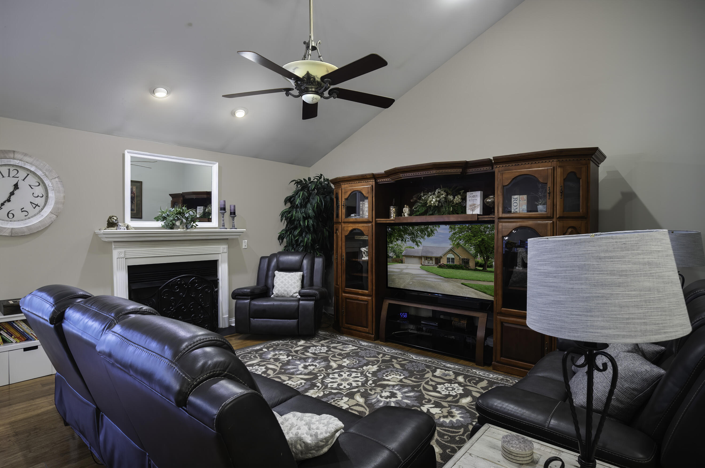 453 Gleneagles Way Property Photo 5
