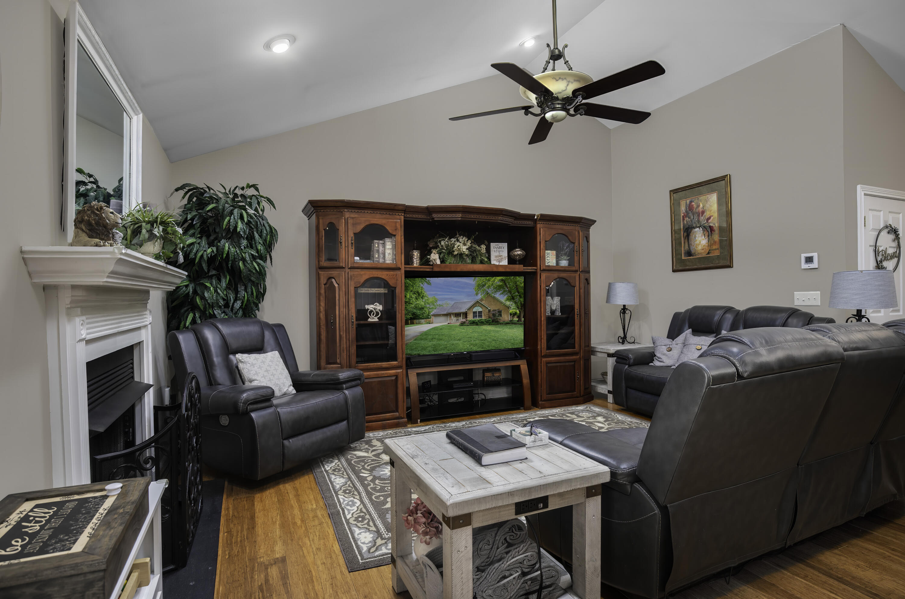 453 Gleneagles Way Property Photo 6