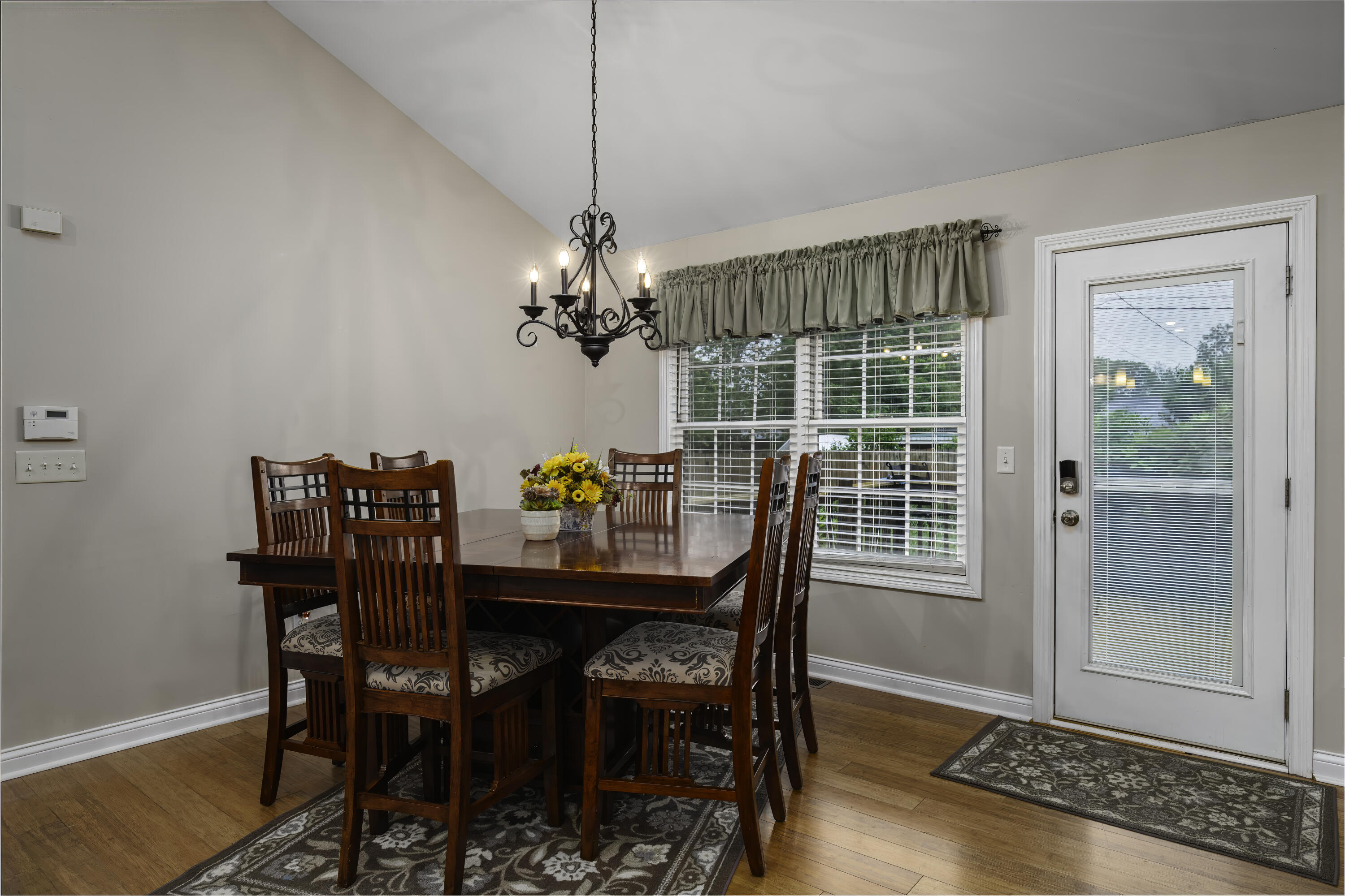 453 Gleneagles Way Property Photo 7