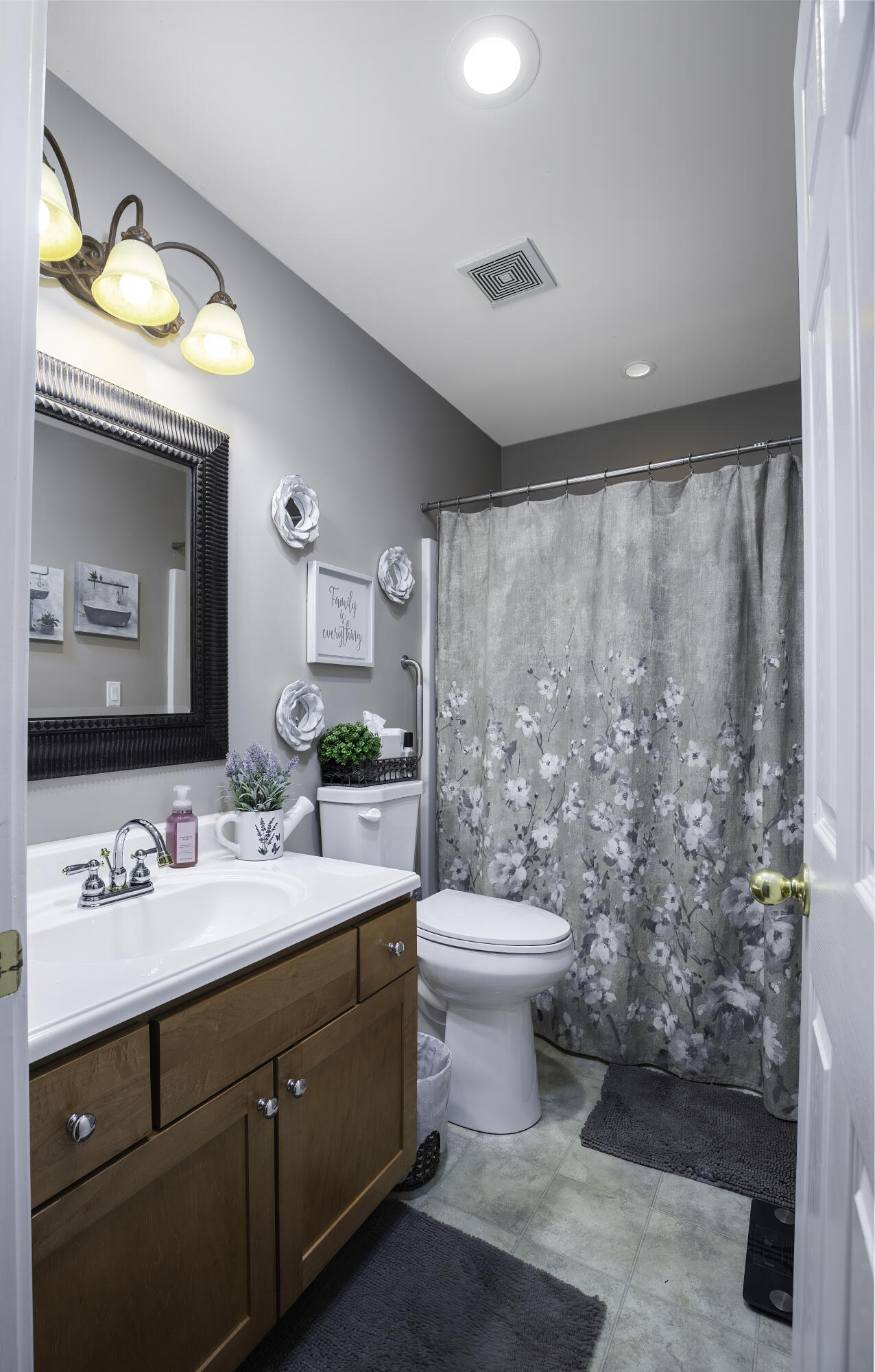 453 Gleneagles Way Property Photo 9