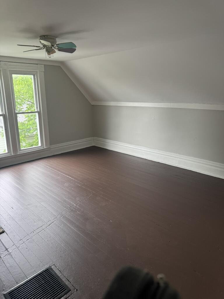 107 E North Street Property Photo 6