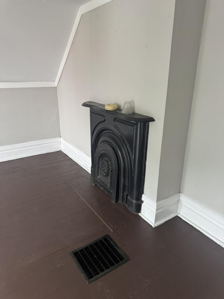 107 E North Street Property Photo 7