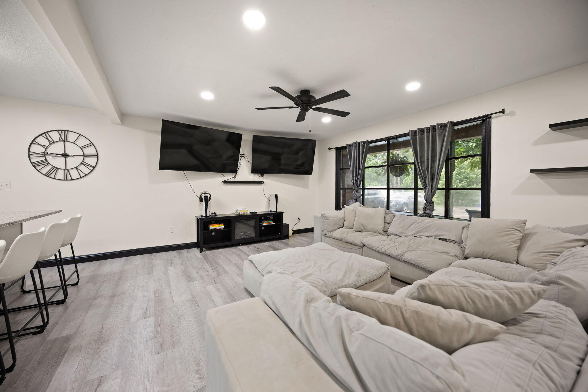 3706 Hickory Hill Drive Property Photo 8