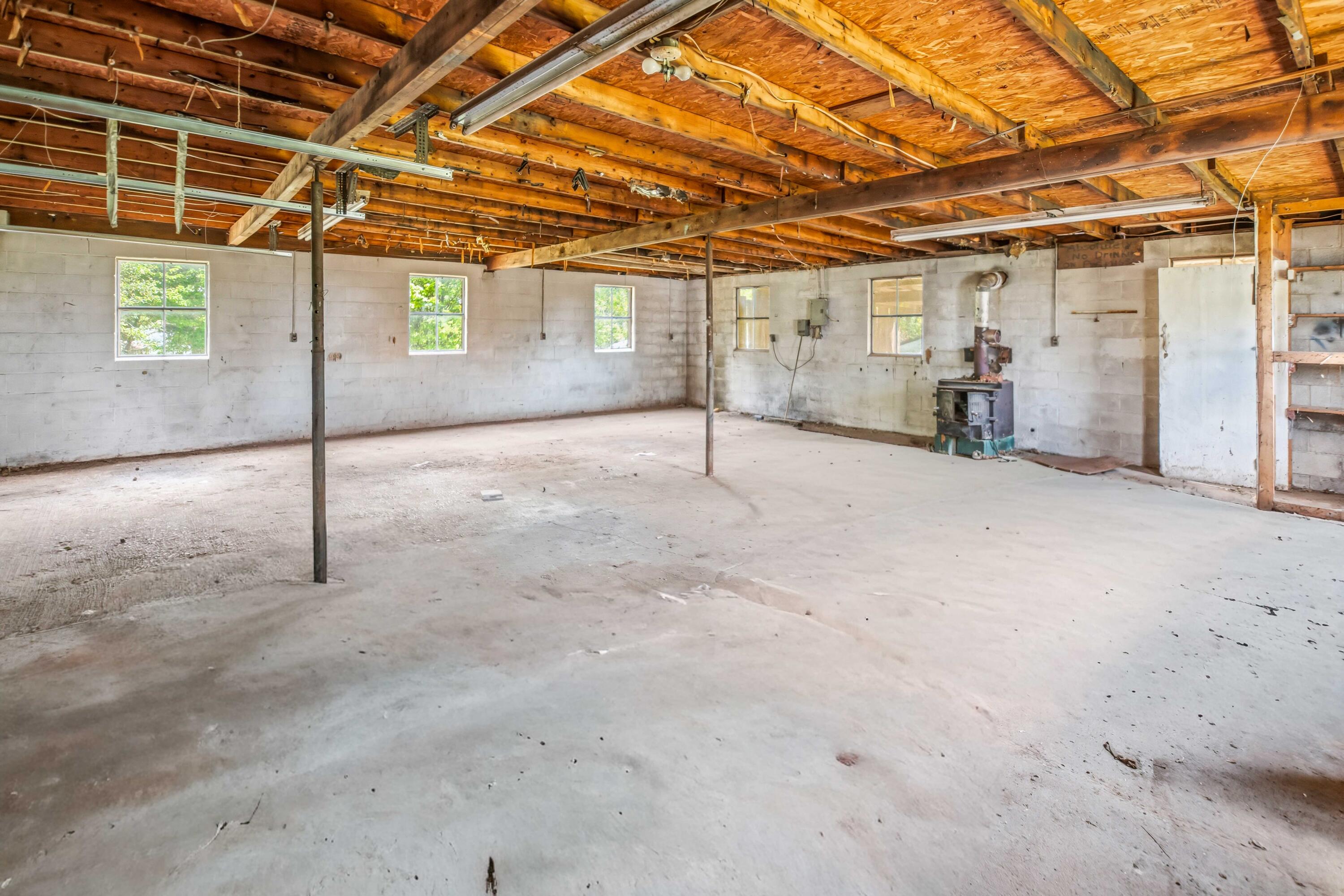 9230 N. Highway 1247 Property Photo 6