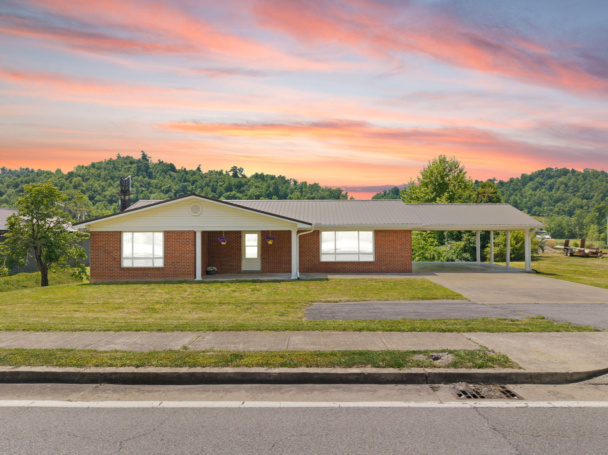 1176 Parkway Drive Property Photo 1