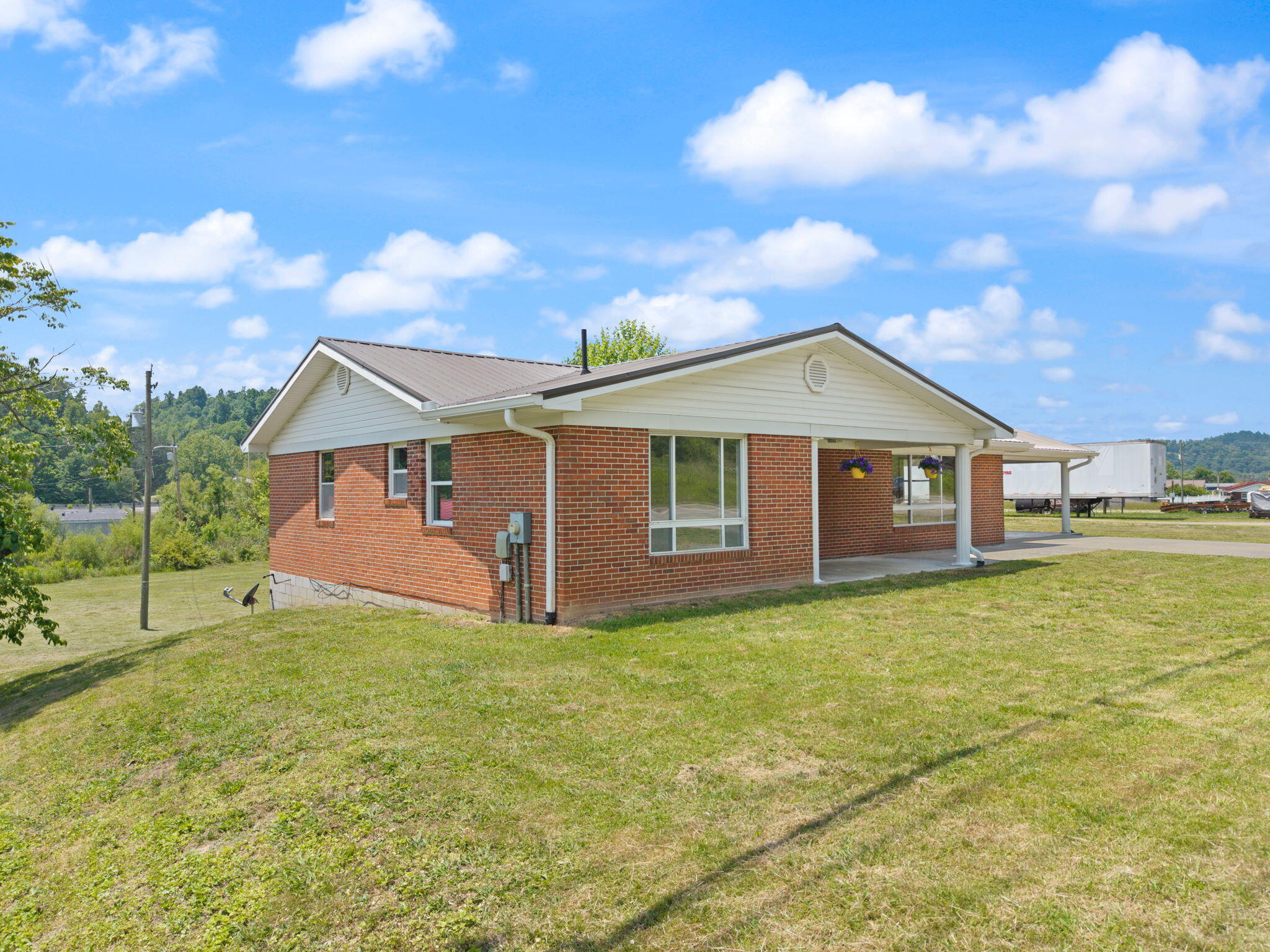 1176 Parkway Drive Property Photo 4
