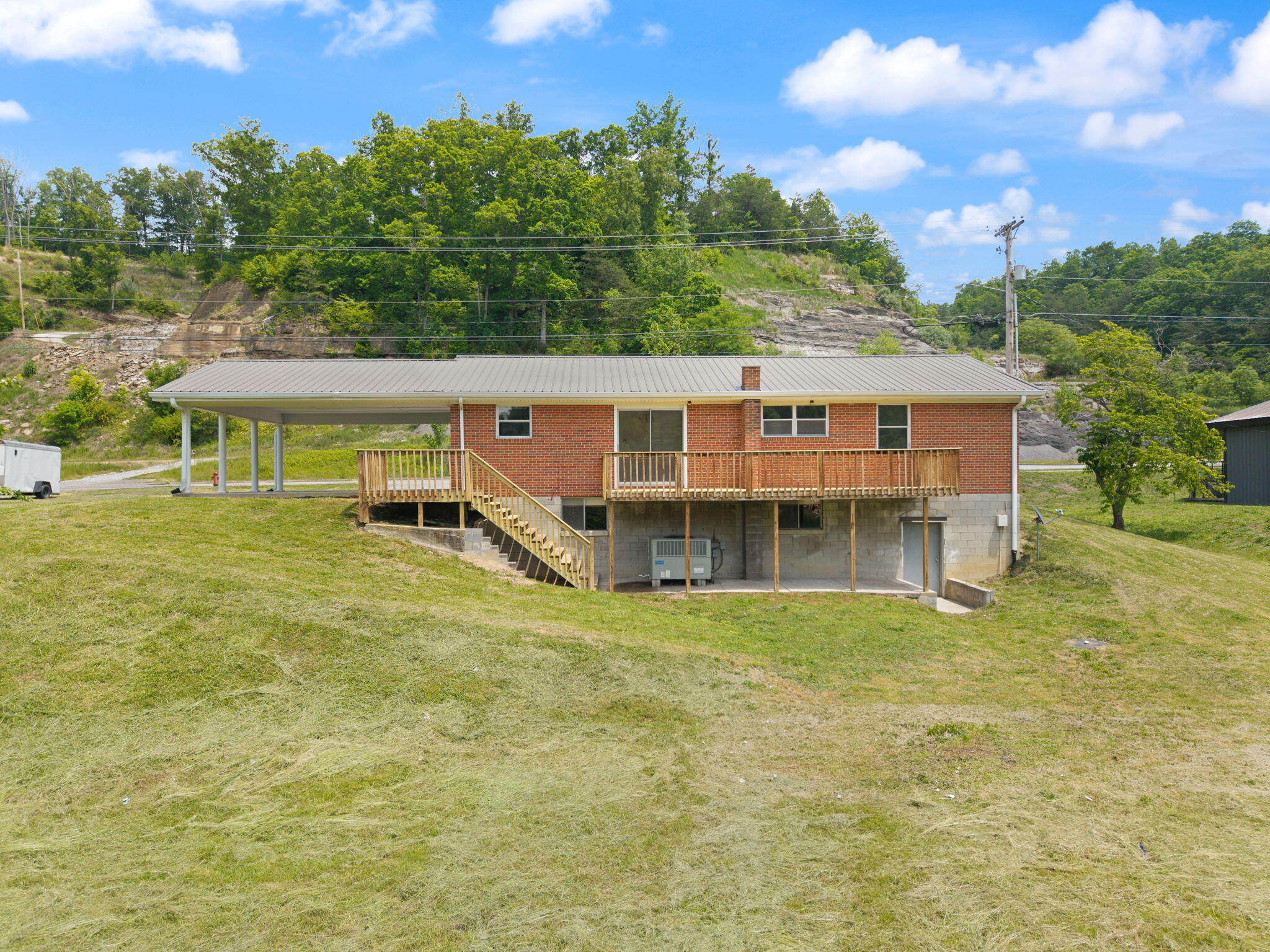 1176 Parkway Drive Property Photo 6
